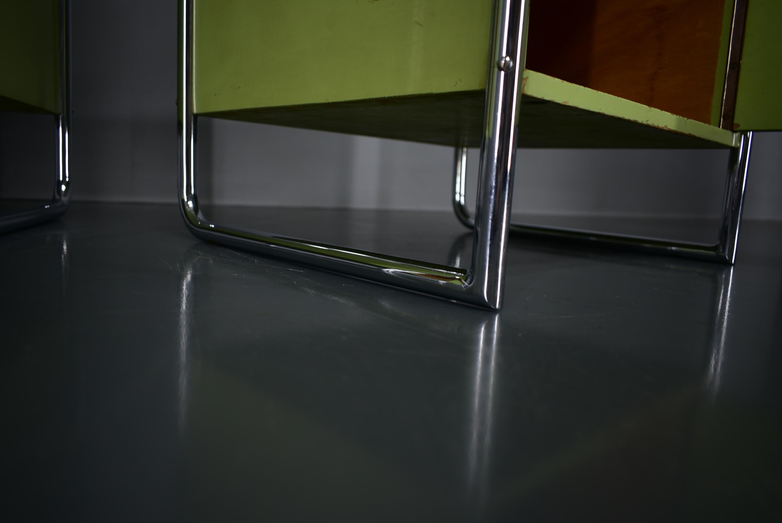 Chrome Ensemble de deux tables de nuit Bauhaus par Vichr & Co, années 1930 en vente