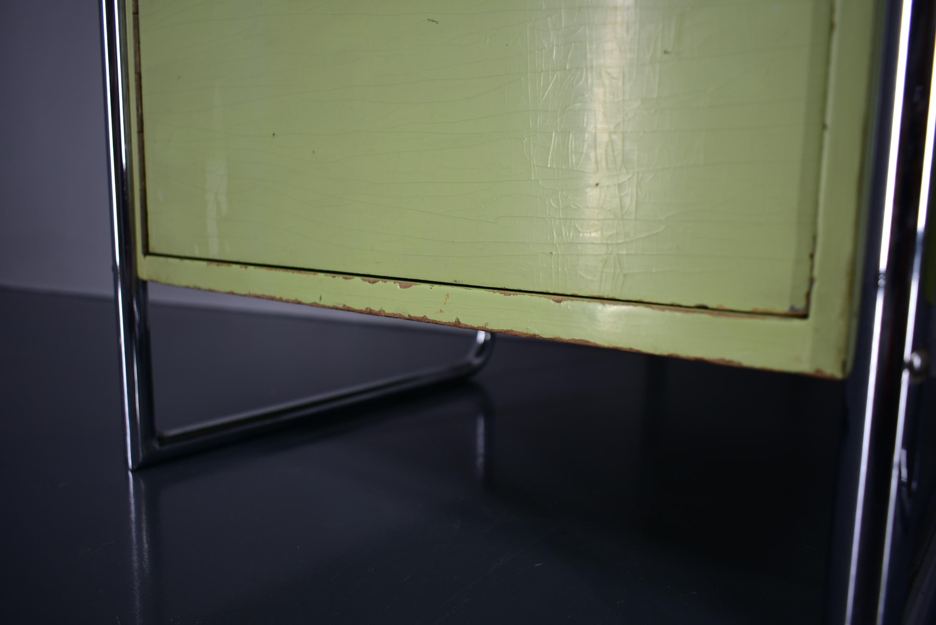 Ensemble de deux tables de nuit Bauhaus par Vichr & Co, années 1930 en vente 3