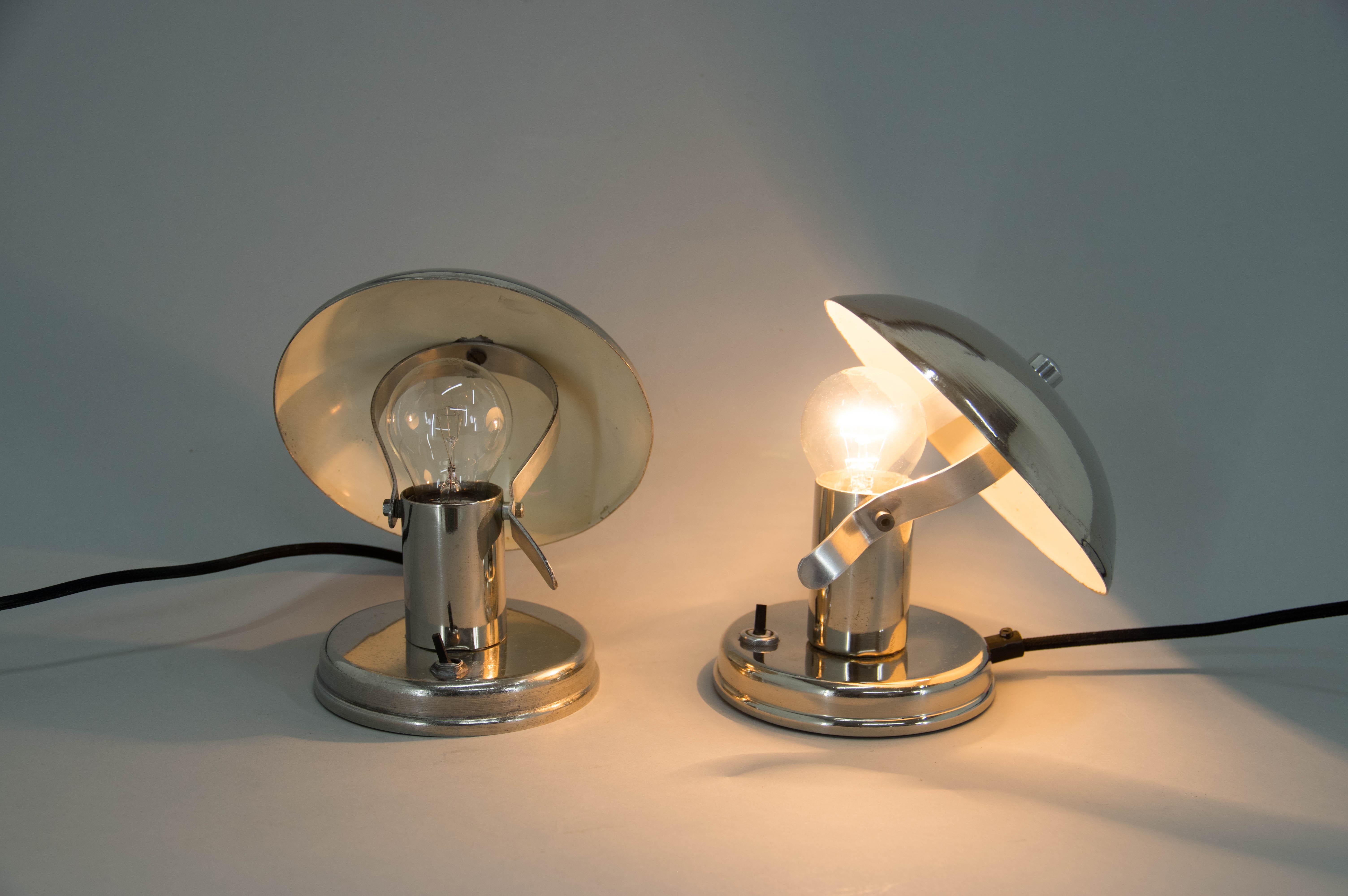 Satz von zwei Bauhaus-Tischlampen, 1930er Jahre (Tschechisch) im Angebot
