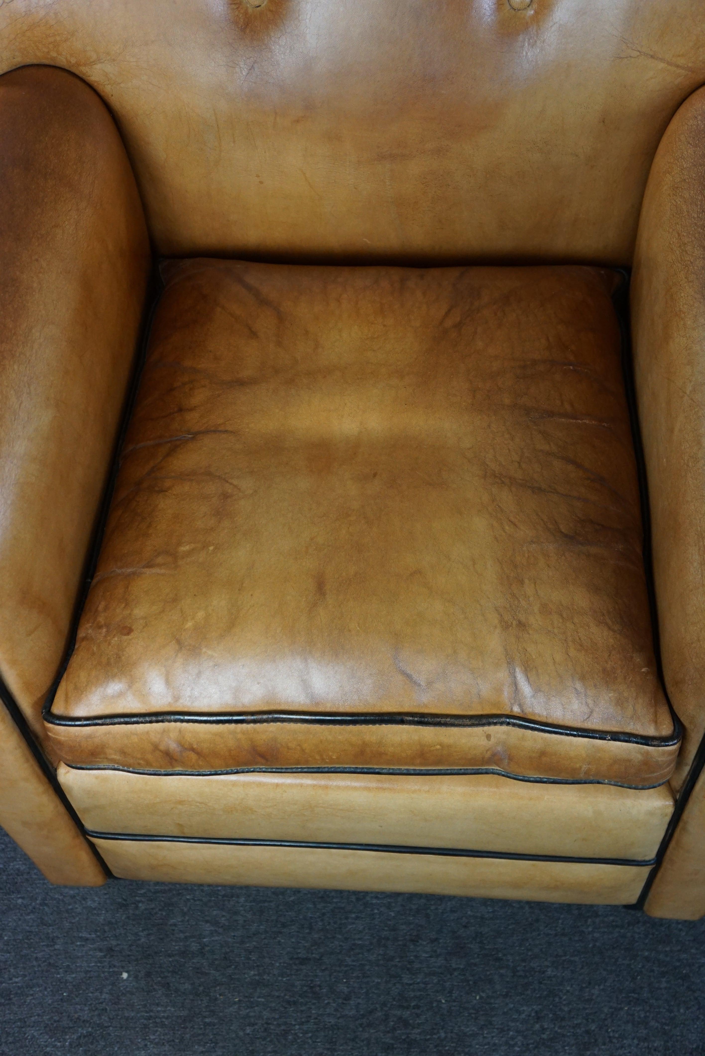 Nous vous proposons ce fantastique ensemble de deux magnifiques fauteuils en cuir de mouton Bart van Bekhoven aux couleurs chaudes. Ces fauteuils design uniques et très recherchés de Bart van Bekhoven sont fabriqués en cuir de mouton de première