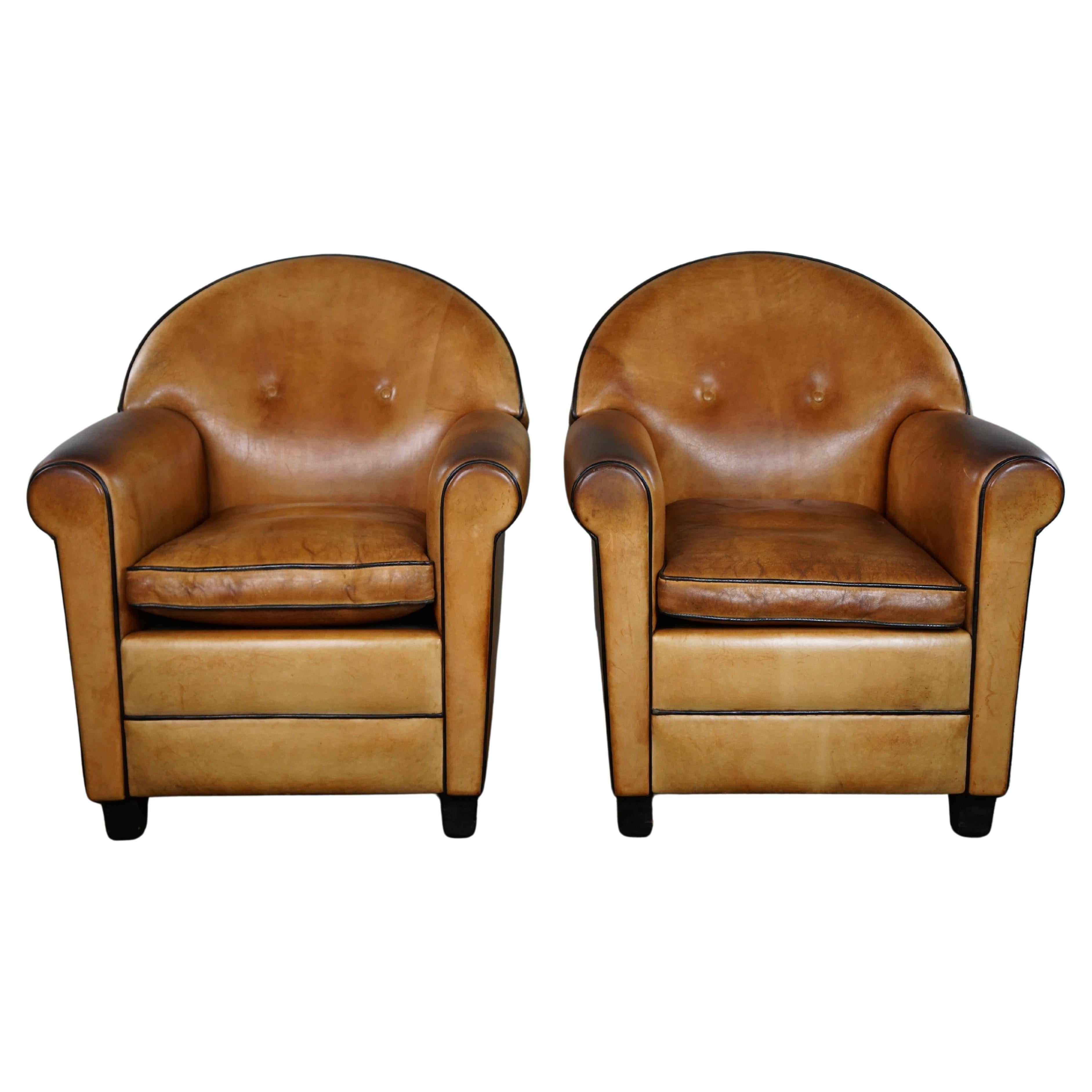 Ensemble de deux magnifiques fauteuils en cuir de mouton Bart van Bekhoven en vente