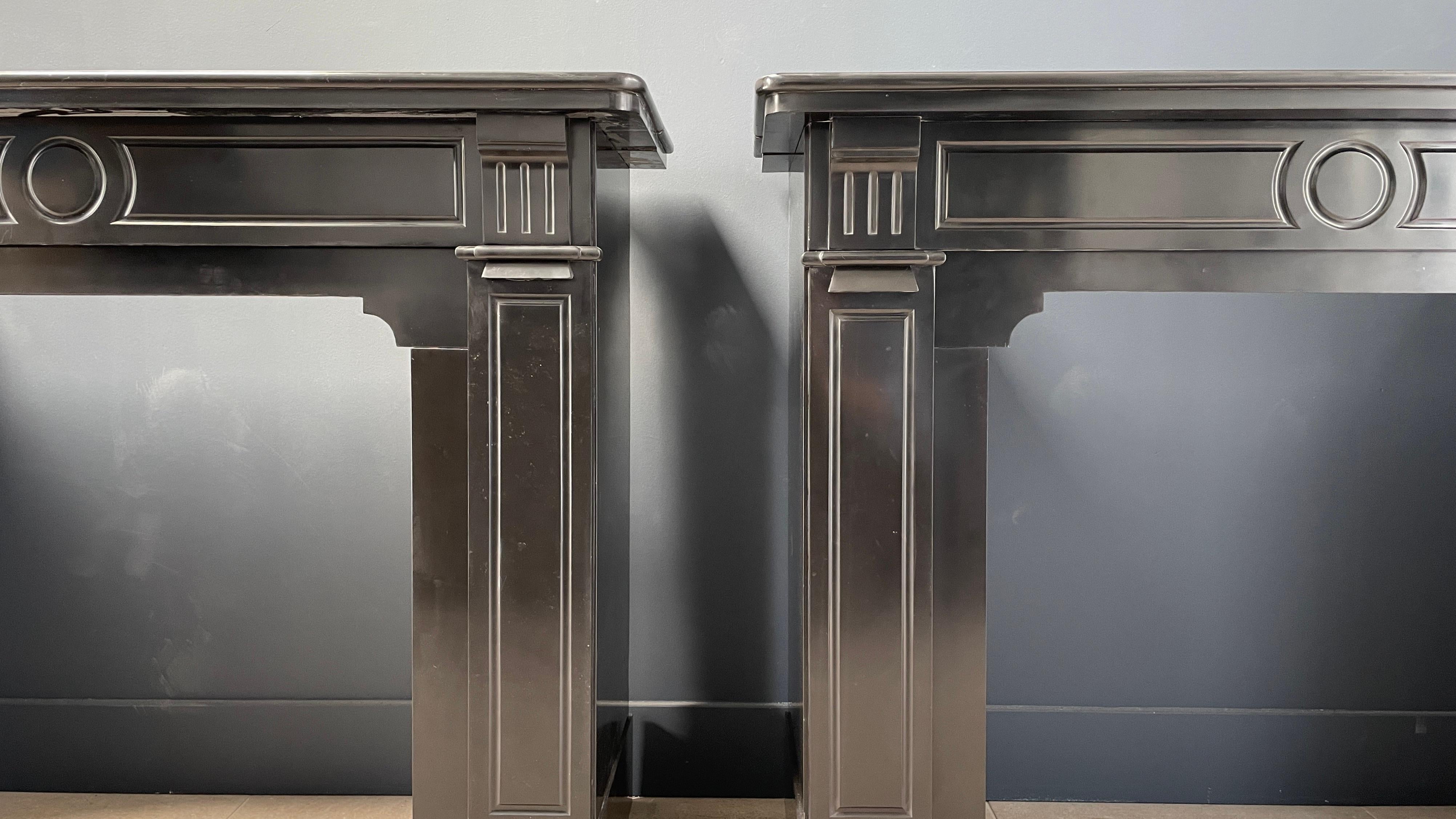 A beautiful set of identical black marble antique fireplaces. This beautiful set of antique fireplaces has its origin in a stately Hague mansion. The fireplace has been completely restored by us. This circulation model is perfectly suited to replace