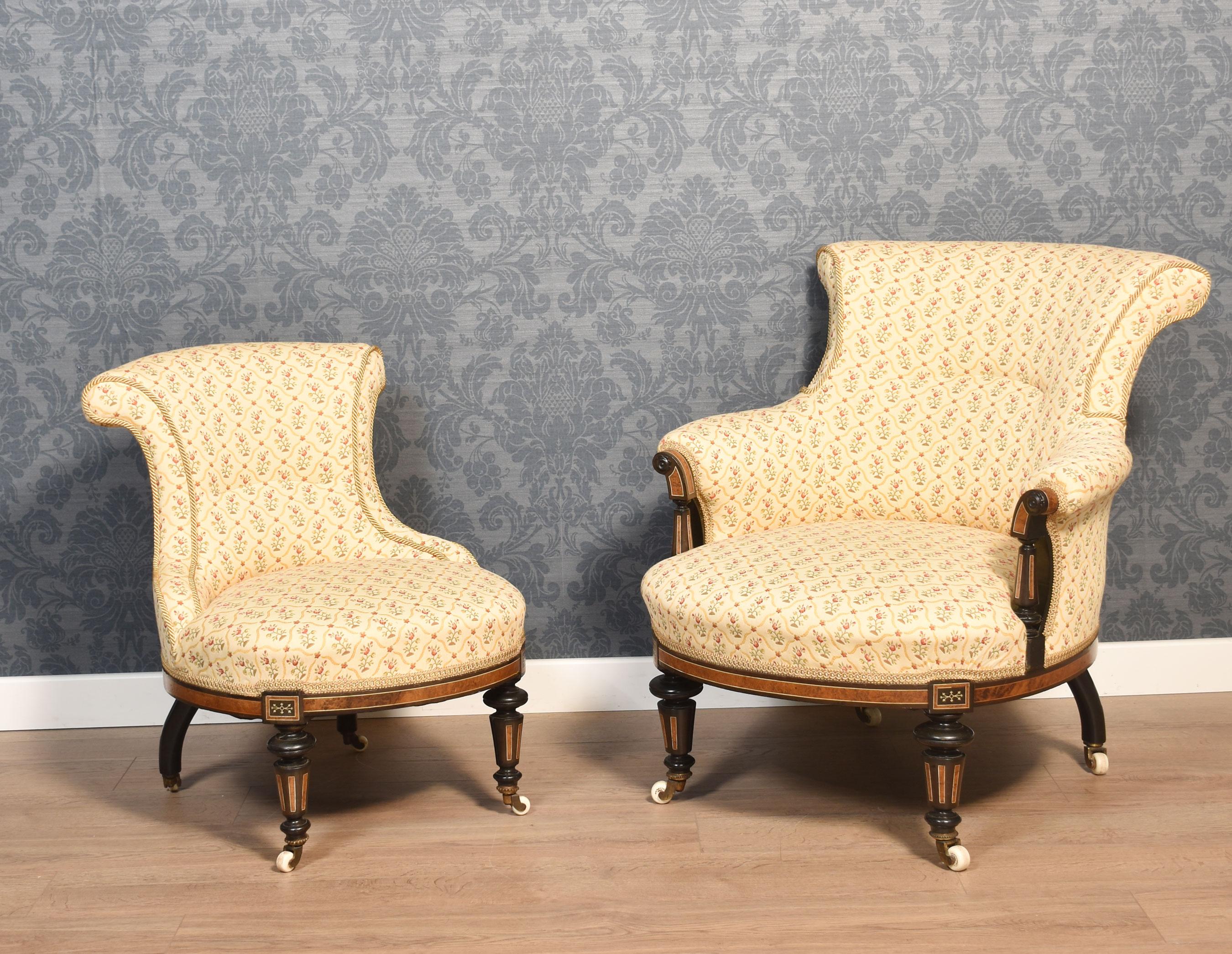 Ébène Ensemble de deux chaises de chambre en vente