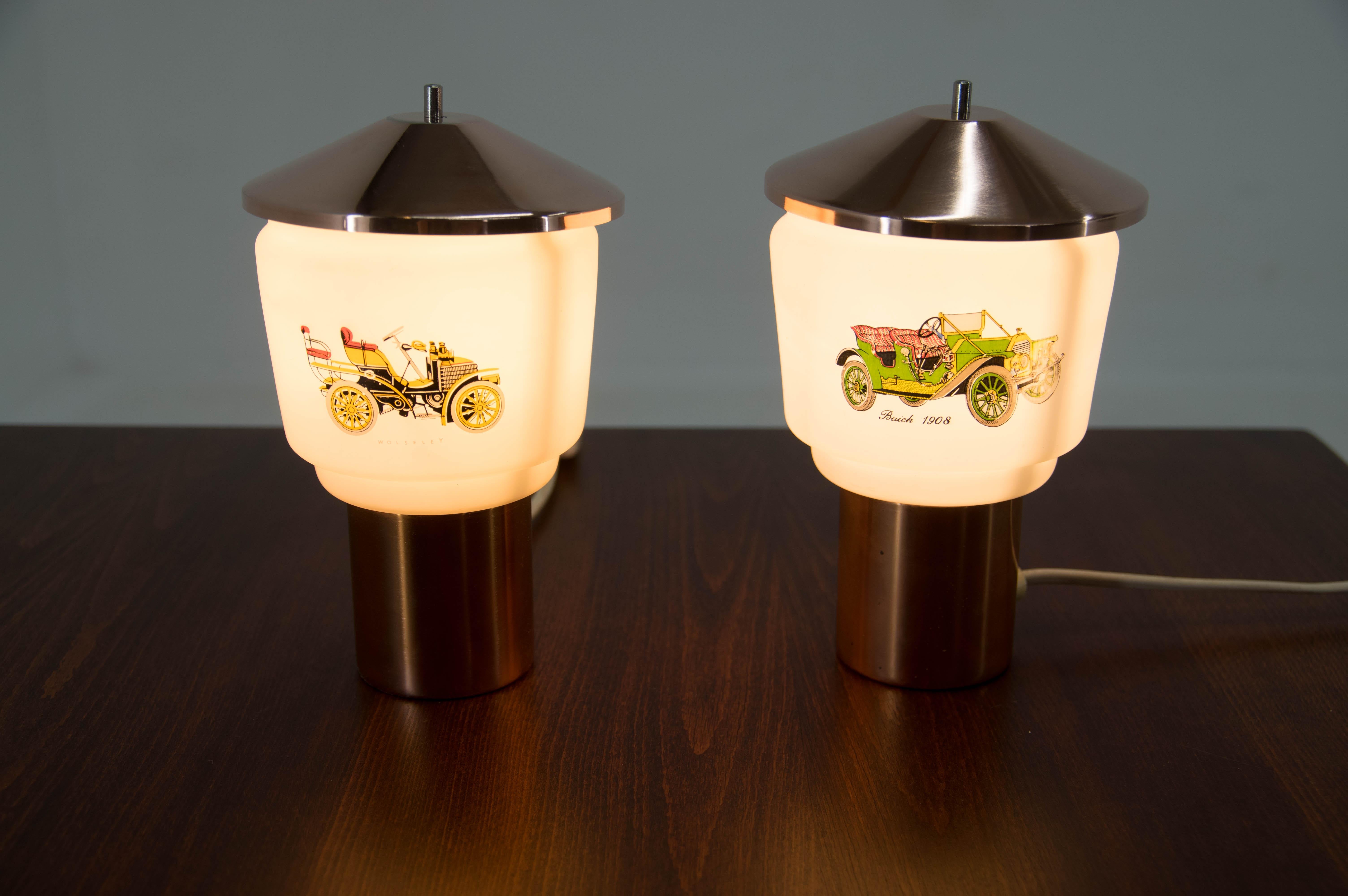 Two lamps with veteran car pictures on glass shades.
Made in Czechoslovakia by Lustry Kamenicky Senov
Original condition - polished.
1x40W, E25-E27 socket
US wiring compatible