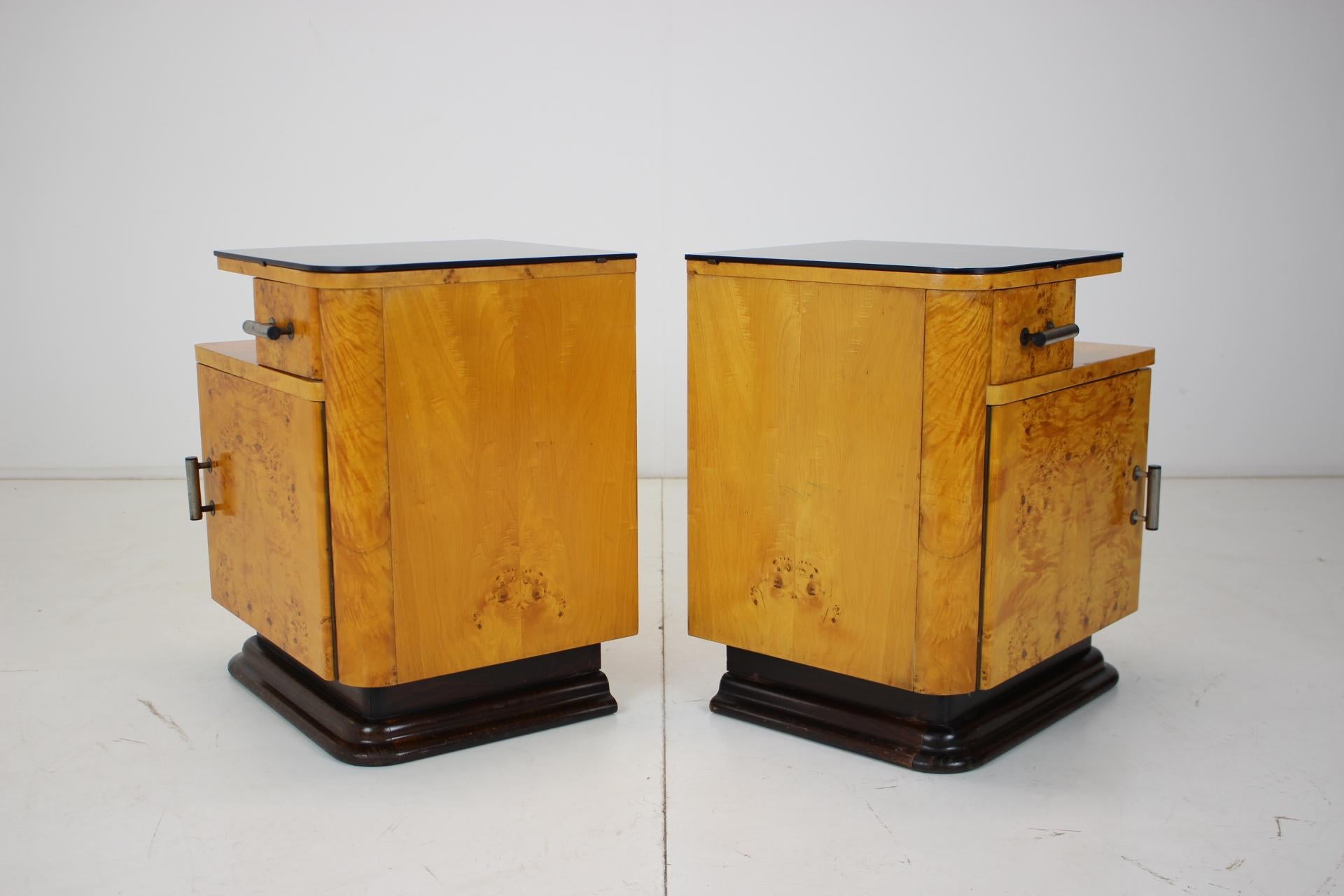 Ensemble de deux tables de chevet conçues par Jindich Halabala pour UP Zvody, années 1950 en vente 3
