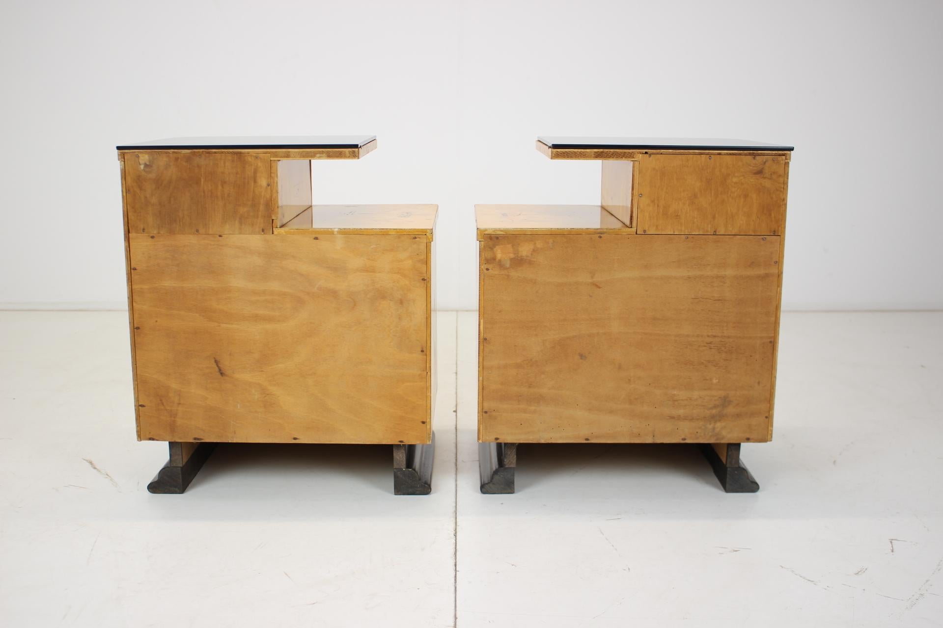 Ensemble de deux tables de chevet conçues par Jindich Halabala pour UP Zvody, années 1950 en vente 4