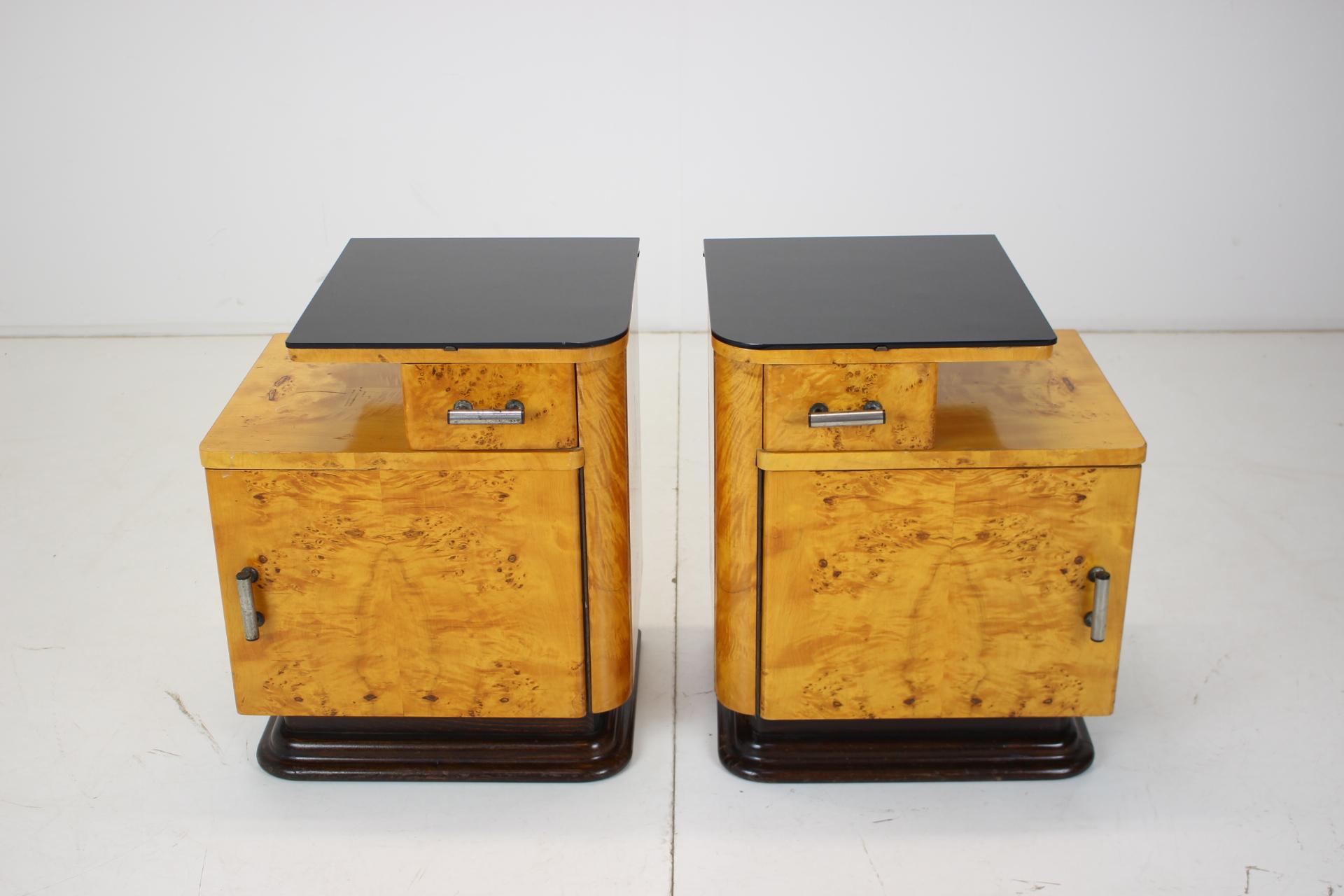 Ensemble de deux tables de chevet conçues par Jindich Halabala pour UP Zvody, années 1950 en vente 6