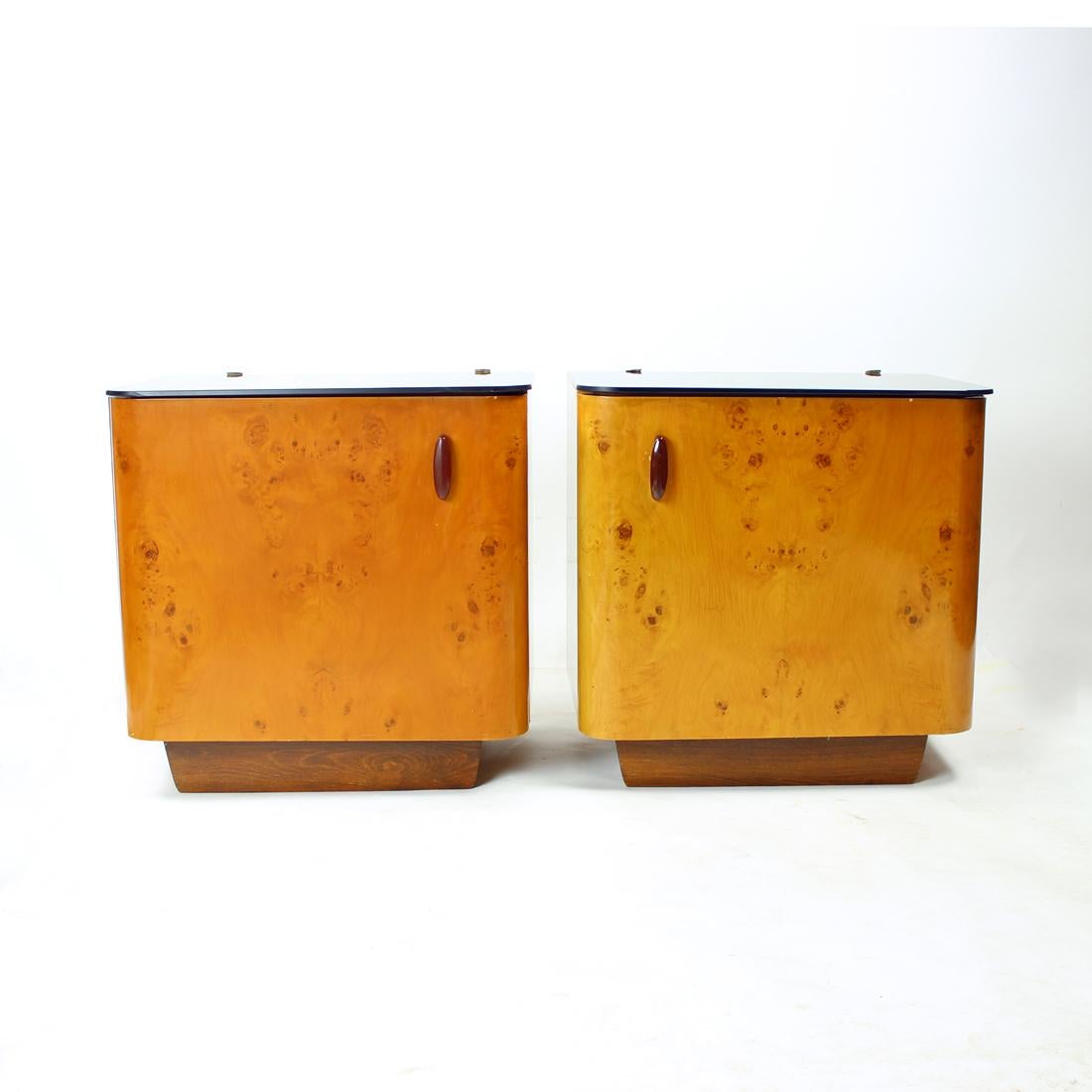 Set of Two Bedside Tables in Wood & Glass, Czechoslovakia, 1940s In Excellent Condition For Sale In Zohor, SK