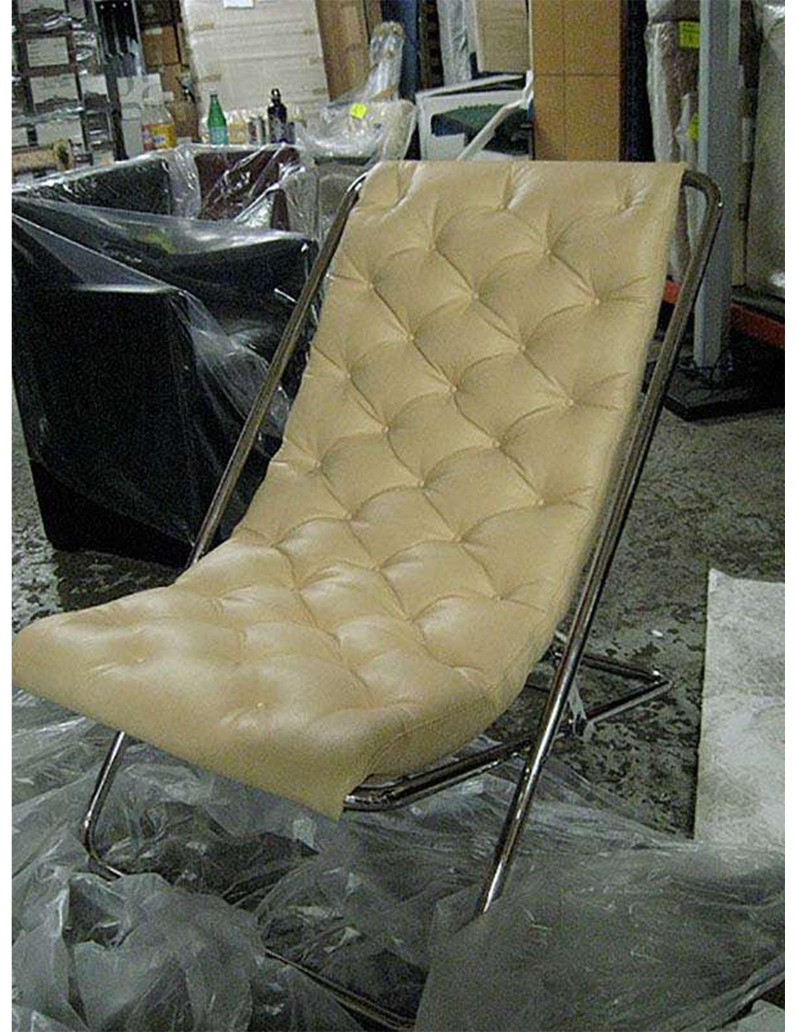 #11520 Lester Recliner
(2) available
Diamond Stitched Premium Leather: beige
Frame: polished chrome
26.3