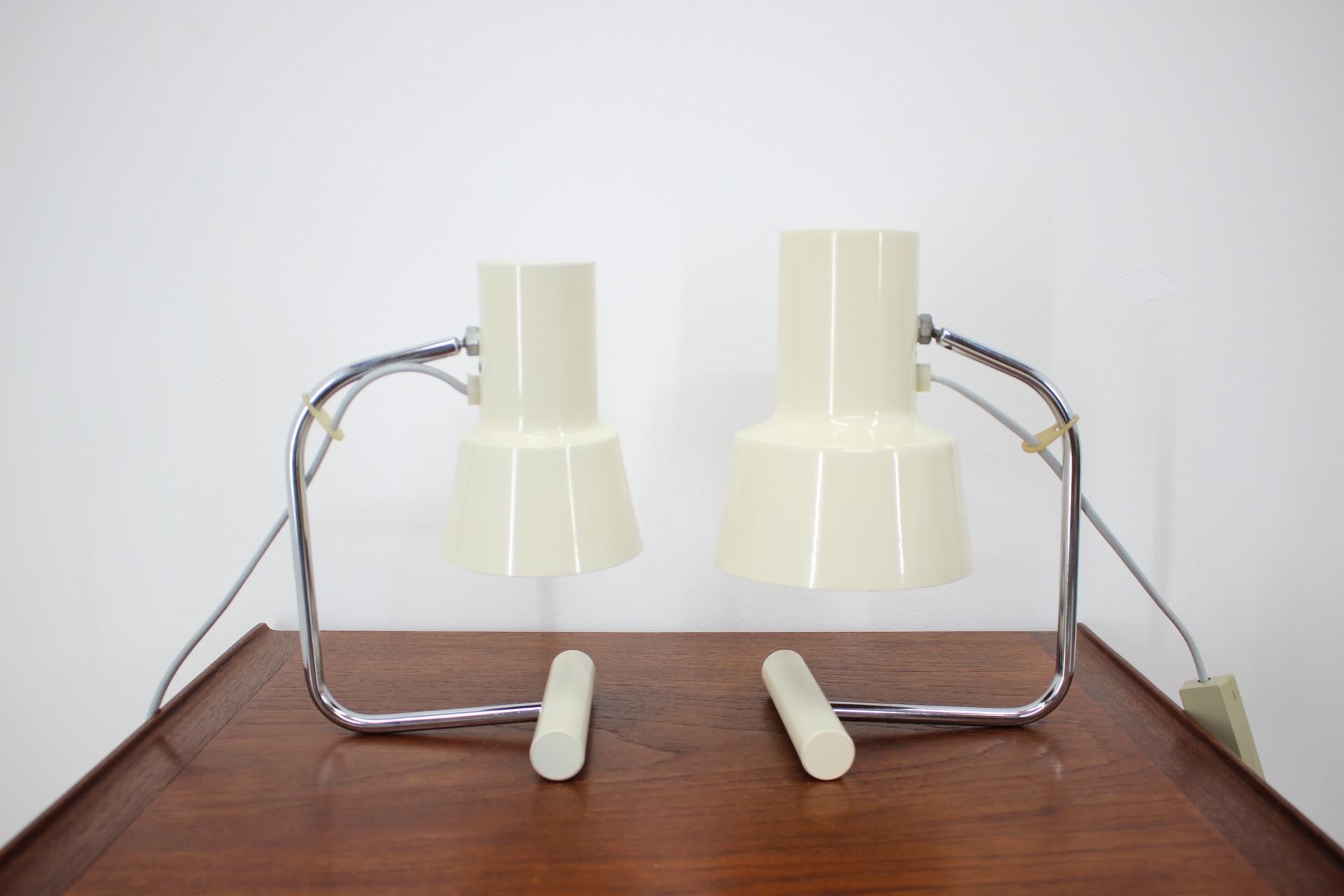Mid-Century Modern Ensemble de deux lampes de table beiges Conçu par Josef Hůrka pour Napako:: 1970 en vente
