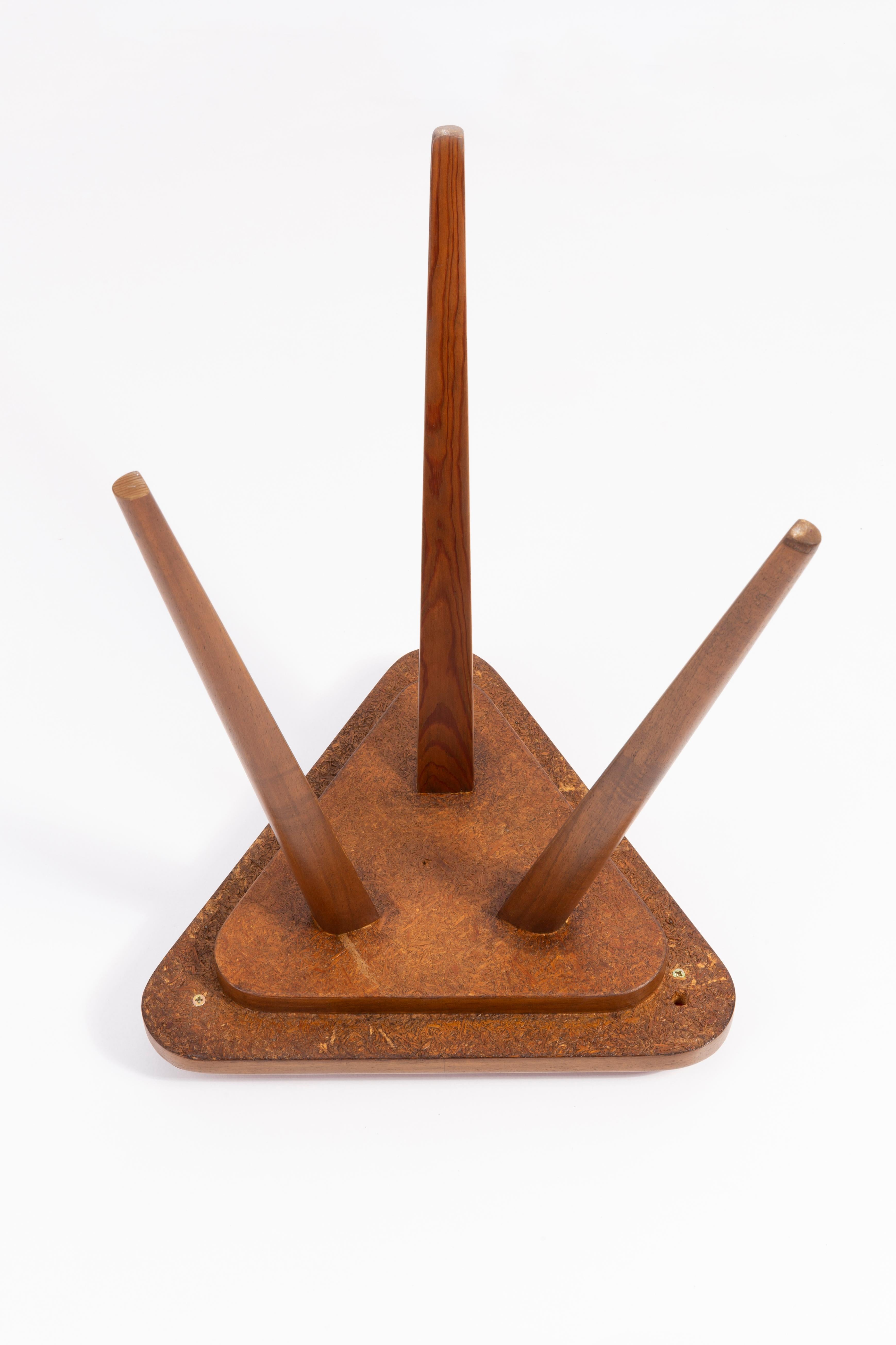 Ensemble de deux tabourets en velours noir et bleu du XXe siècle, 1960 en vente 3
