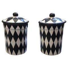 Set aus zwei handbemalten Terrakotta-Salzschalen in Schwarz und Weiß aus Sizilien