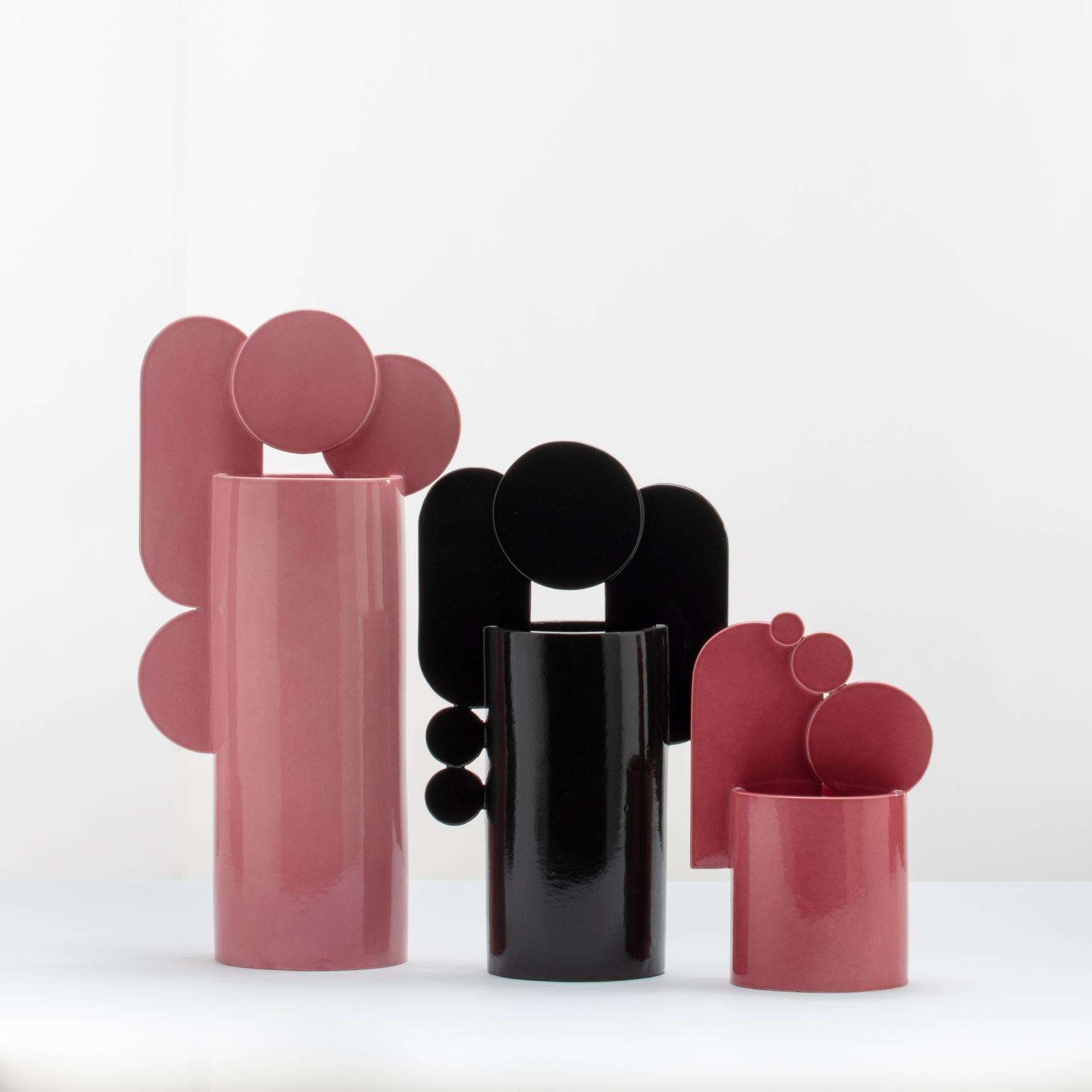 Contemporain Ensemble de deux vases en céramique émaillée noire de style Bauhaus postmoderne en vente