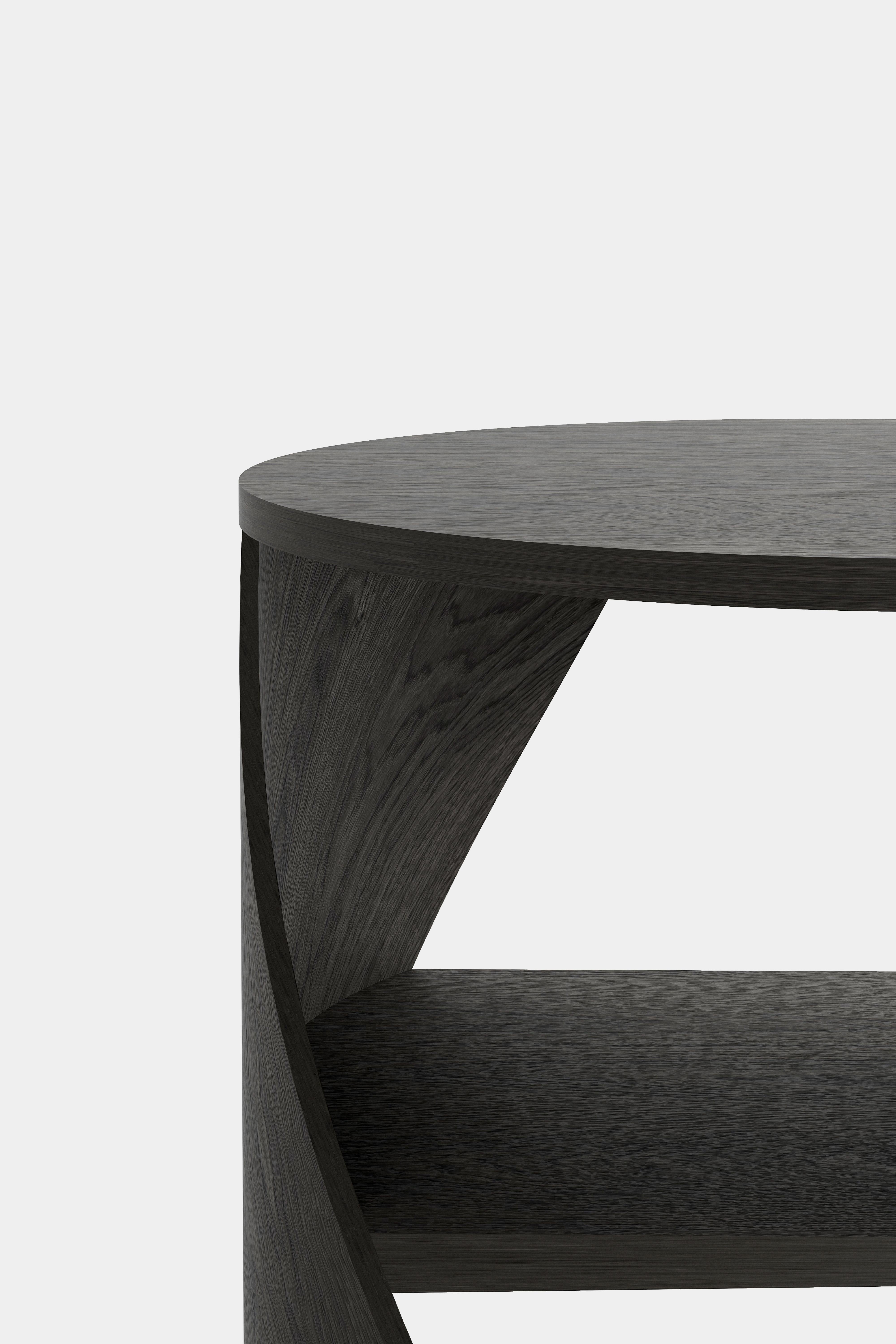 Set aus zwei MYDNA-Beistelltischen, Nachttisch aus schwarzem Holz von Joel Escalona (Sperrholz) im Angebot