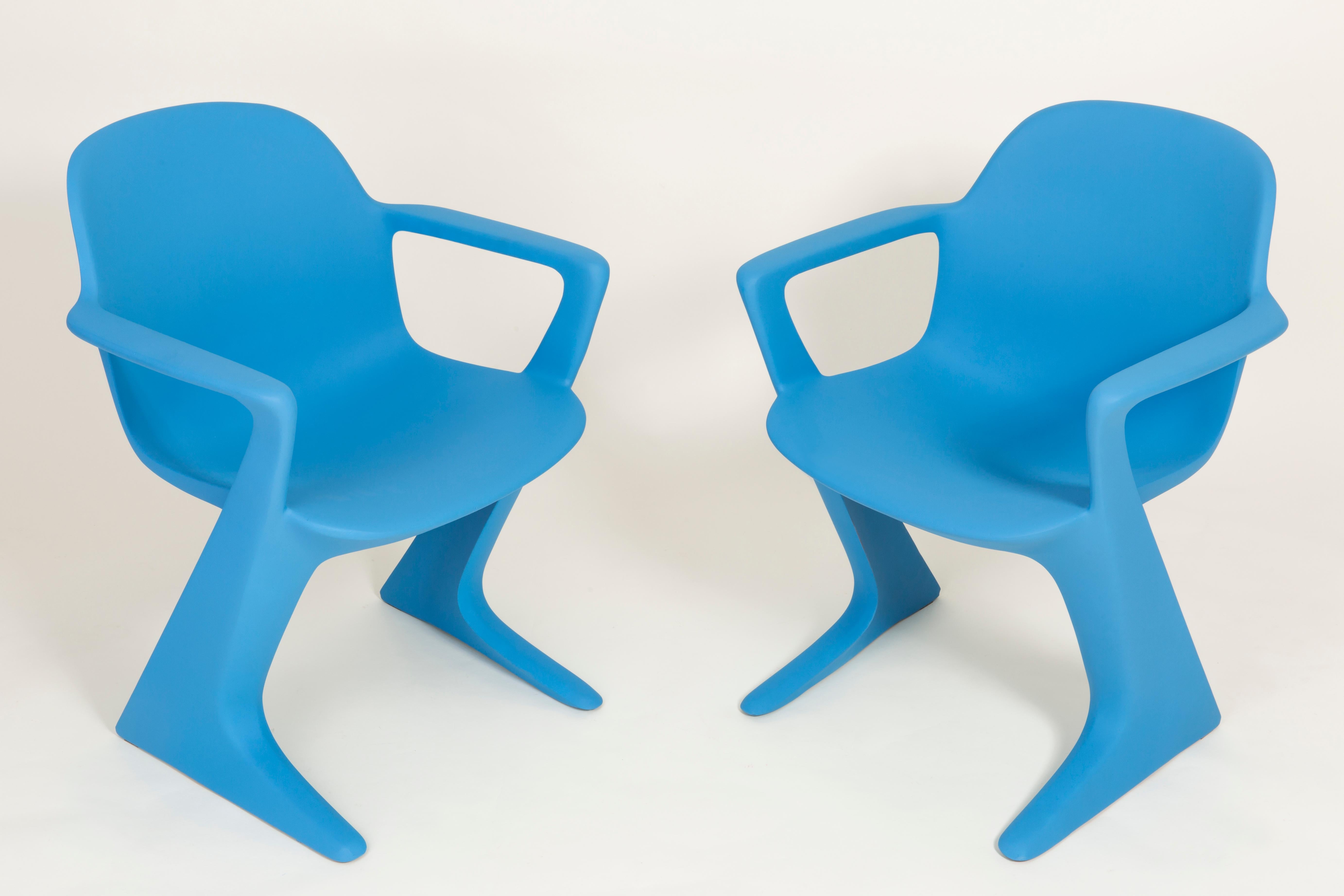 This set is called Z-chair. Designed in 1968 in the GDR by Ernst Moeckl and Siegfried Mehl, German Version of the Panton chair. Also called kangaroo chair or variopur chair. Produced in eastern Germany.

Chairs are after full renovation, new matte