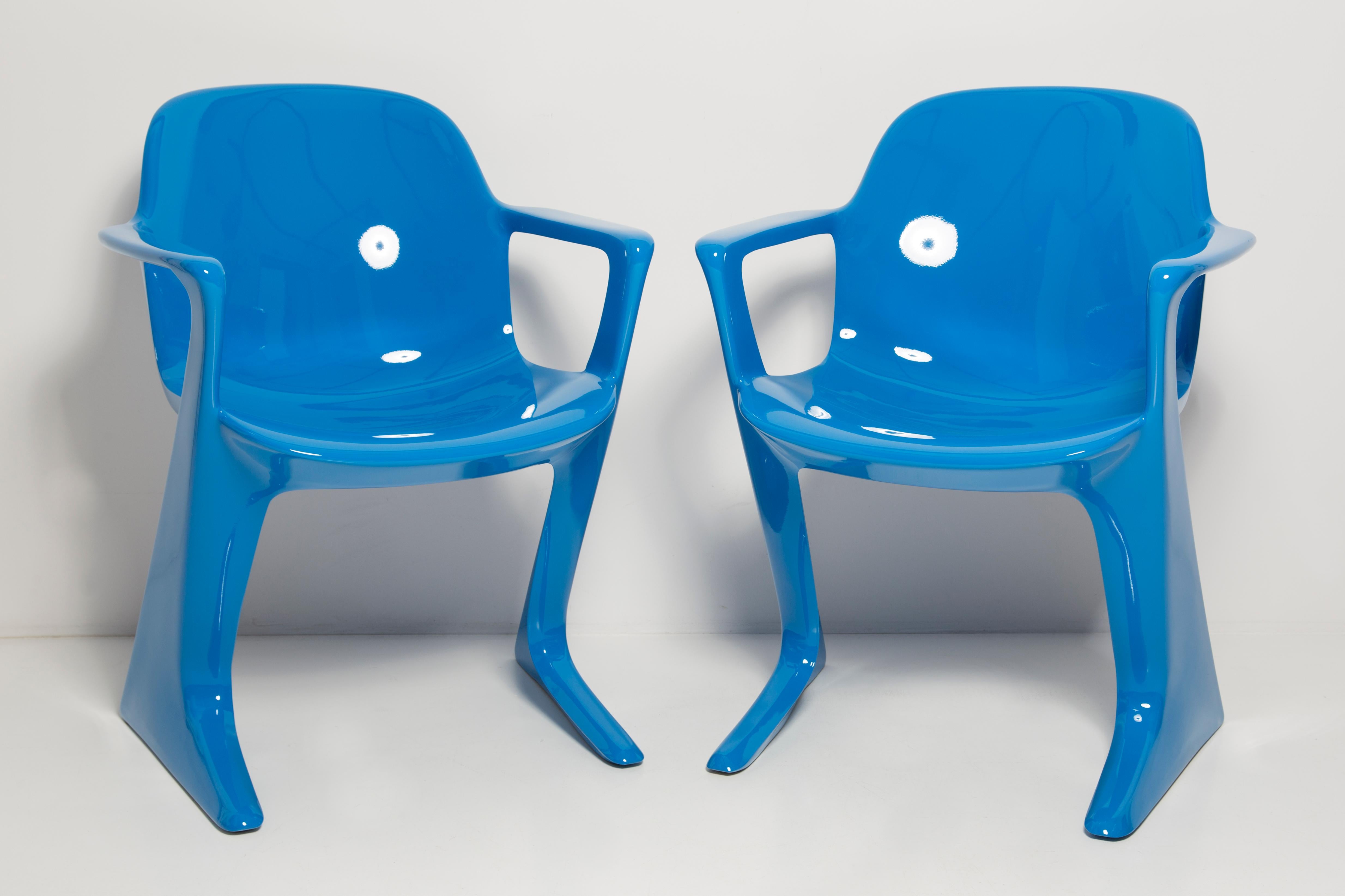 La chaise z.stuhl, conçue par Ernst Moeckl (1931-2013) dans les années 1970, est une chaise cantilever en polyuréthane, disponible avec ou sans accoudoirs. Dans la langue vernaculaire, la chaise est connue sous des noms géométriques tels que 