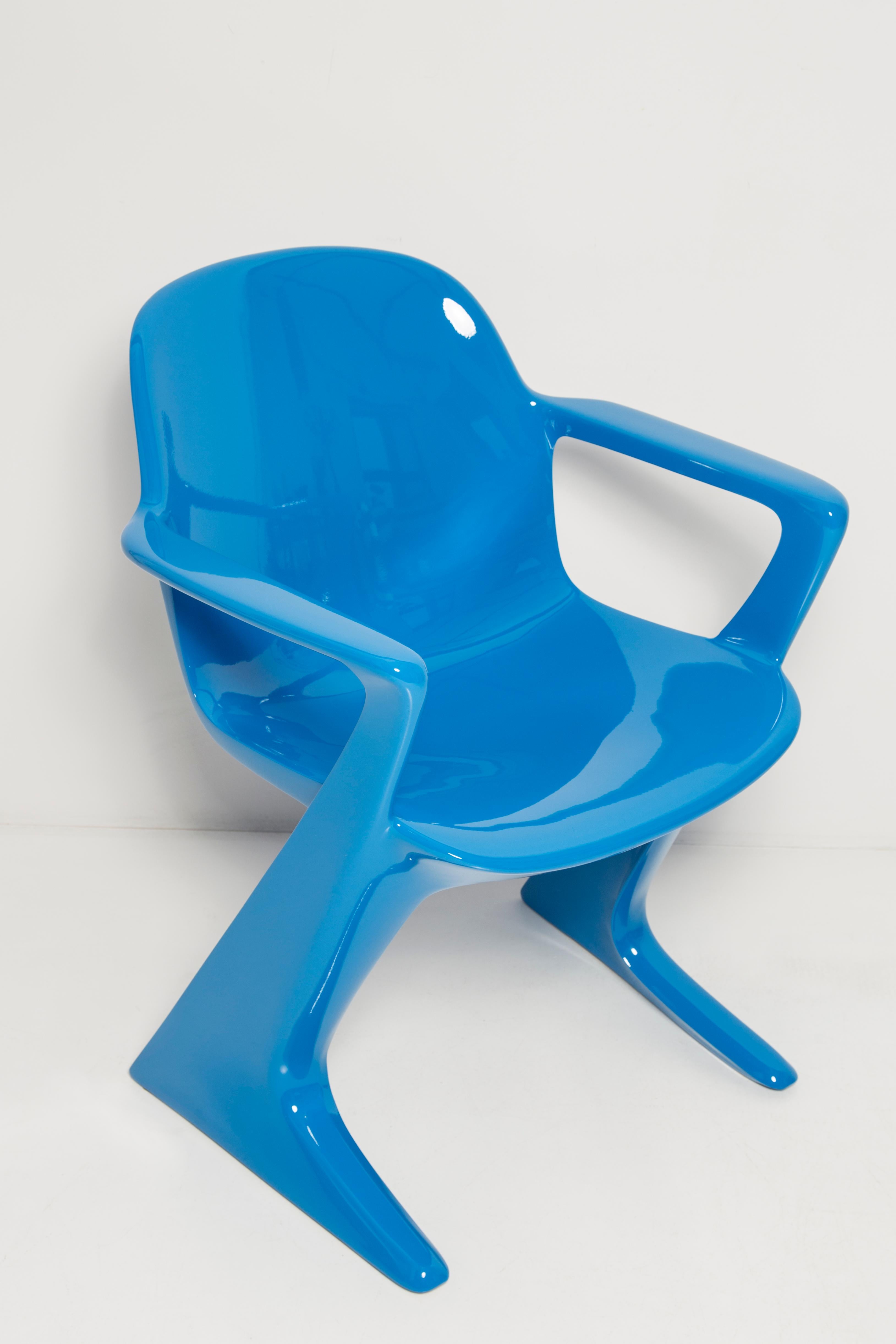 Fibre de verre Ensemble de deux chaises Kangouroues bleues conçues par Ernst Moeckl, Allemagne, 1968 en vente