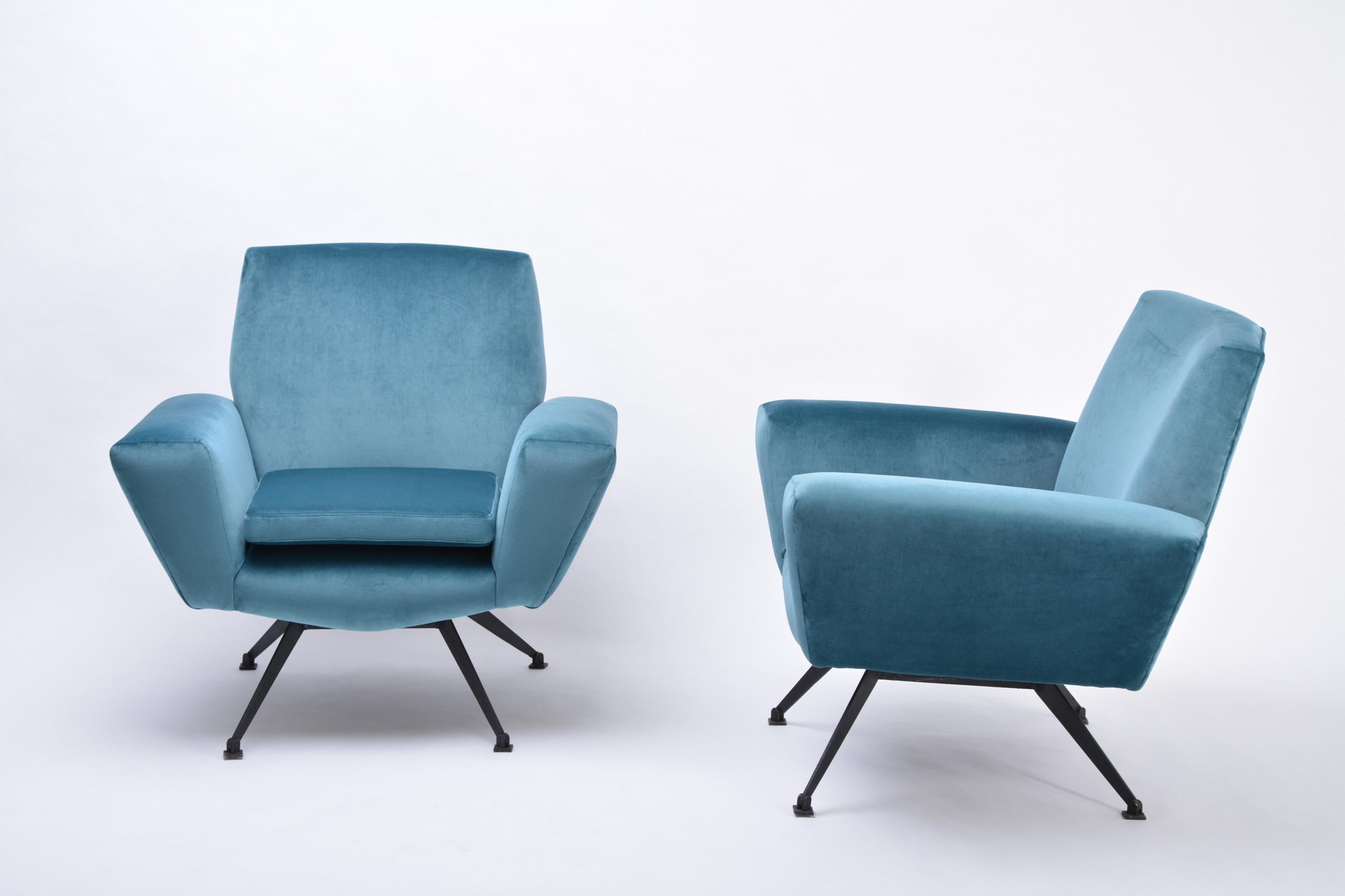 Set of Two Blue Reupholstered Italian Mid-Century Modern Lounge Chairs by Lenzi 1