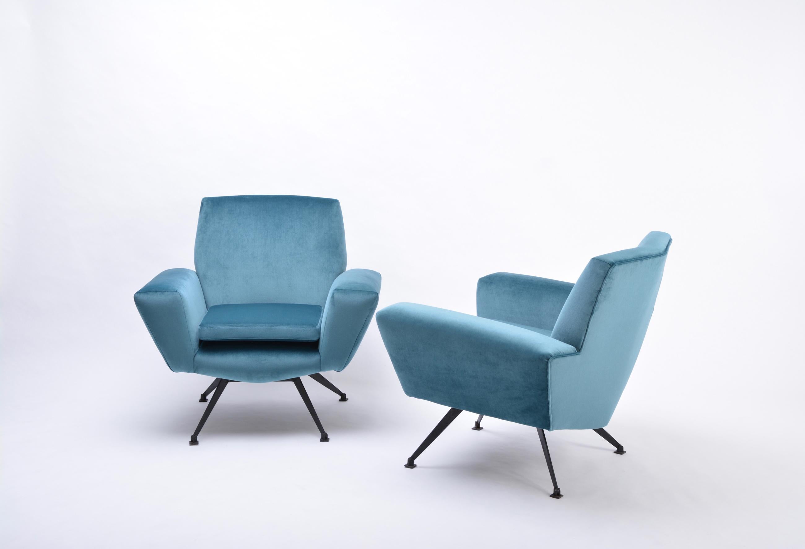 Set of Two Blue Reupholstered Italian Mid-Century Modern Lounge Chairs by Lenzi 2