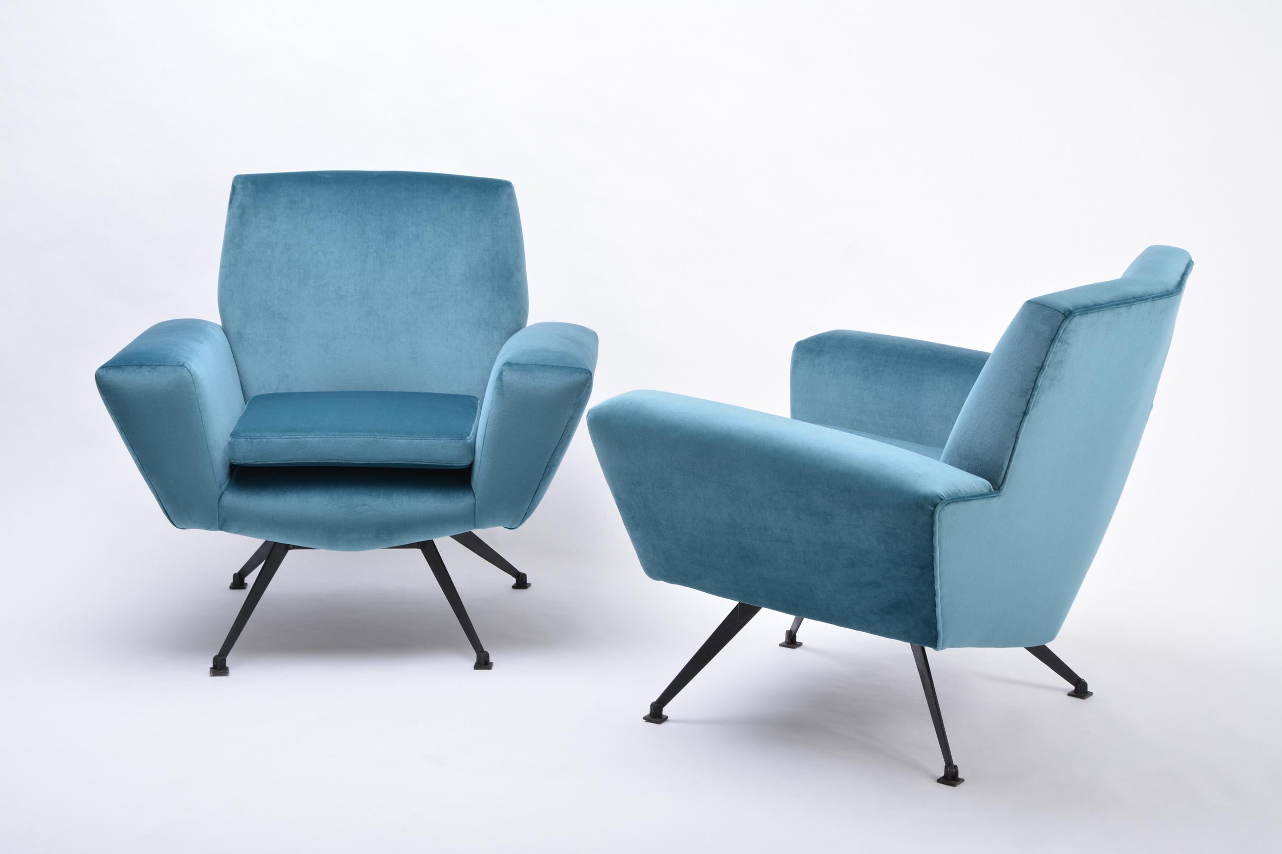 Set of Two Blue Reupholstered Italian Mid-Century Modern Lounge Chairs by Lenzi 3