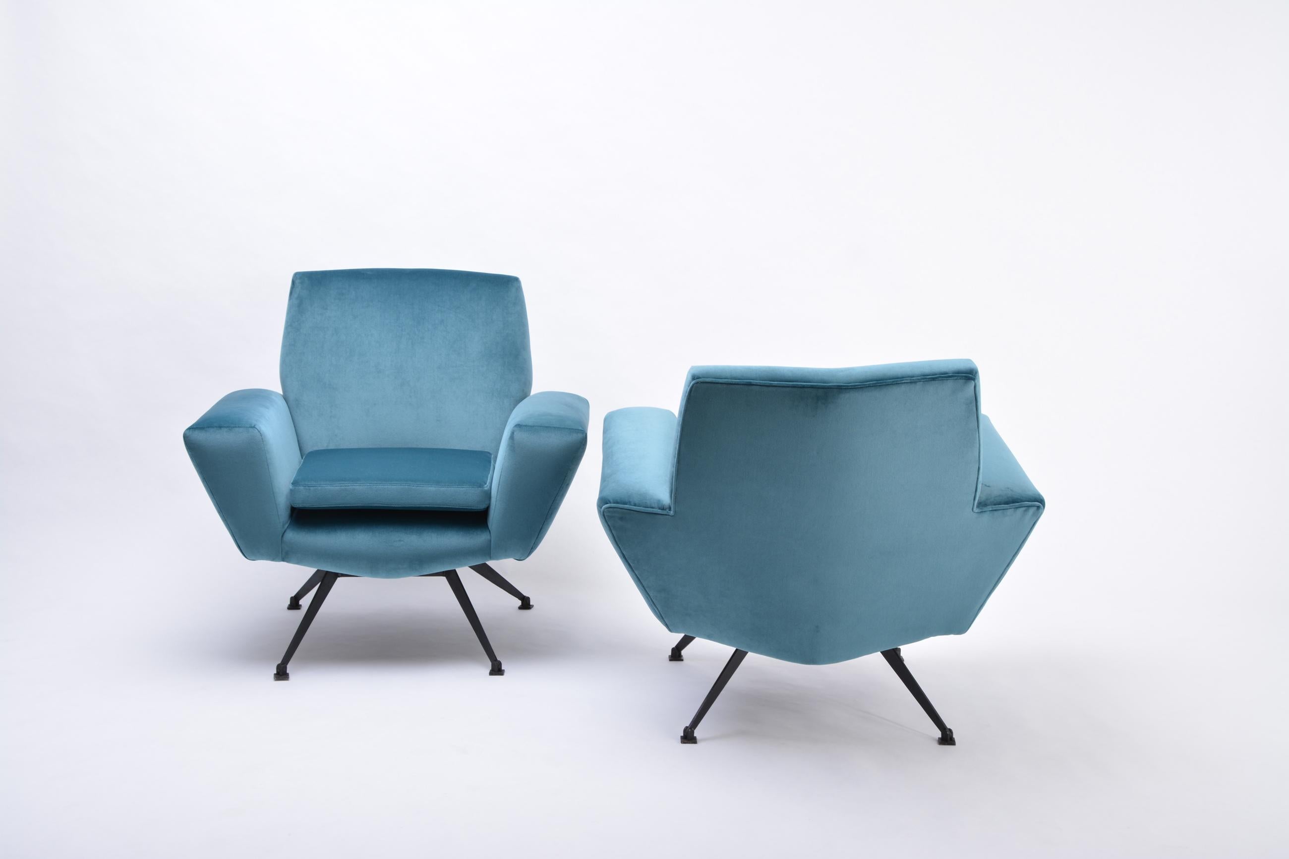 Set of Two Blue Reupholstered Italian Mid-Century Modern Lounge Chairs by Lenzi 4