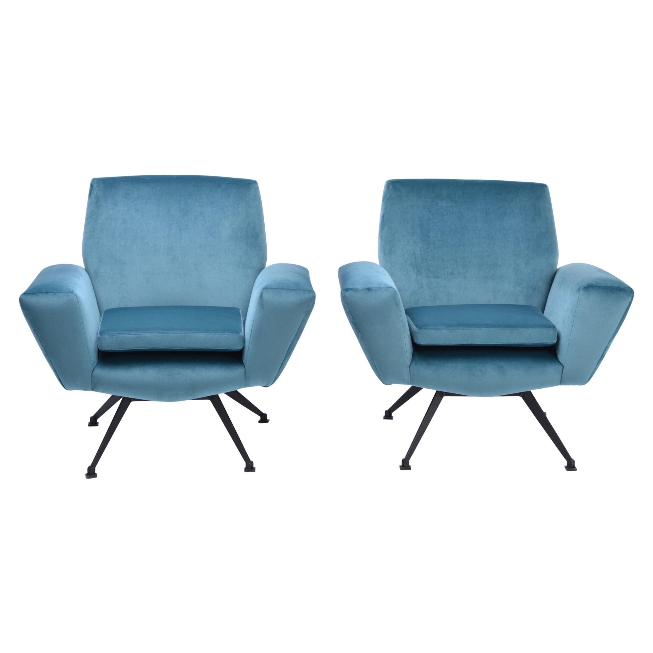 Set of Two Blue Reupholstered Italian Mid-Century Modern Lounge Chairs by Lenzi