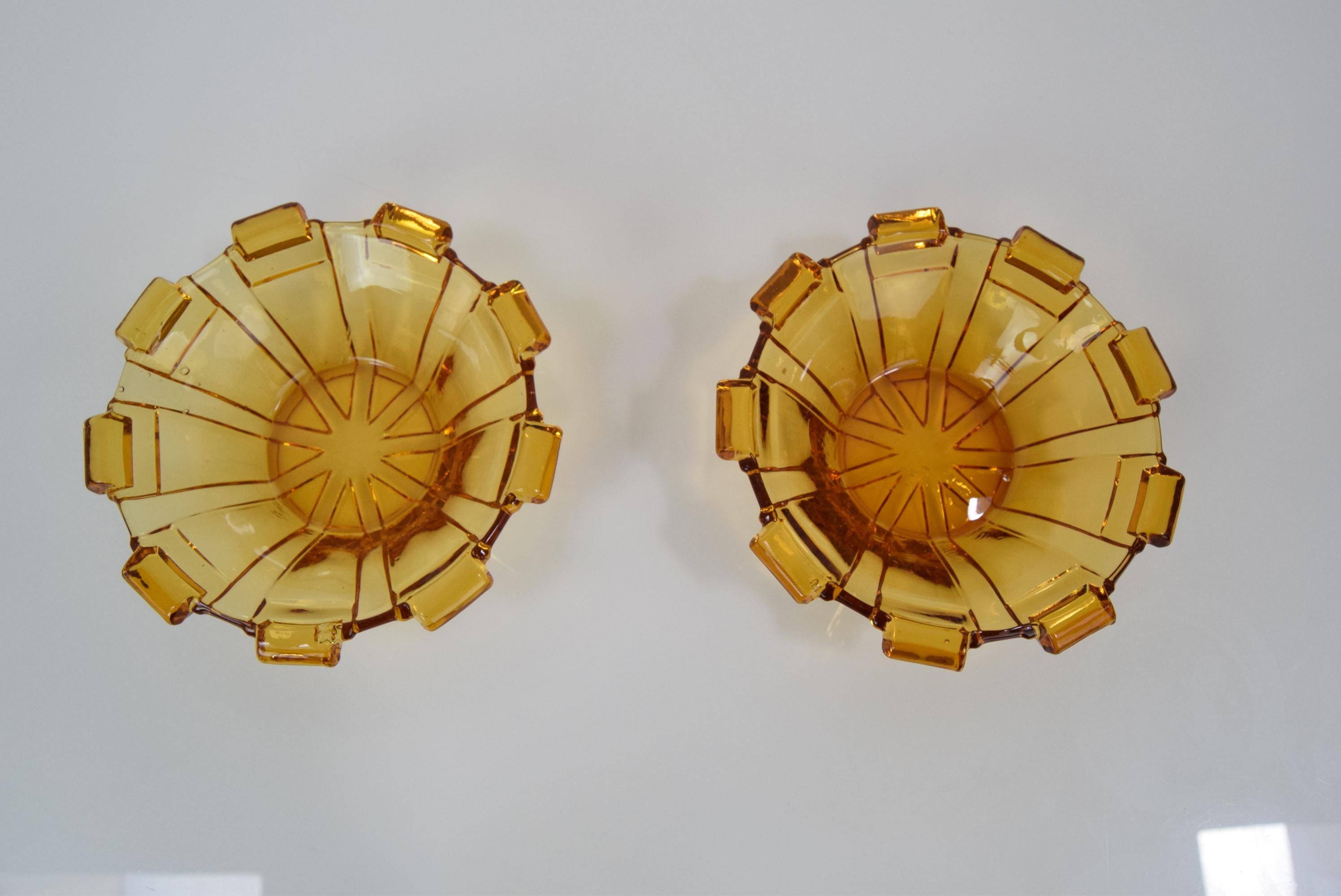 Mid-Century Modern Set of Two Bowls/Bohemia Glass, 1950´S For Sale
