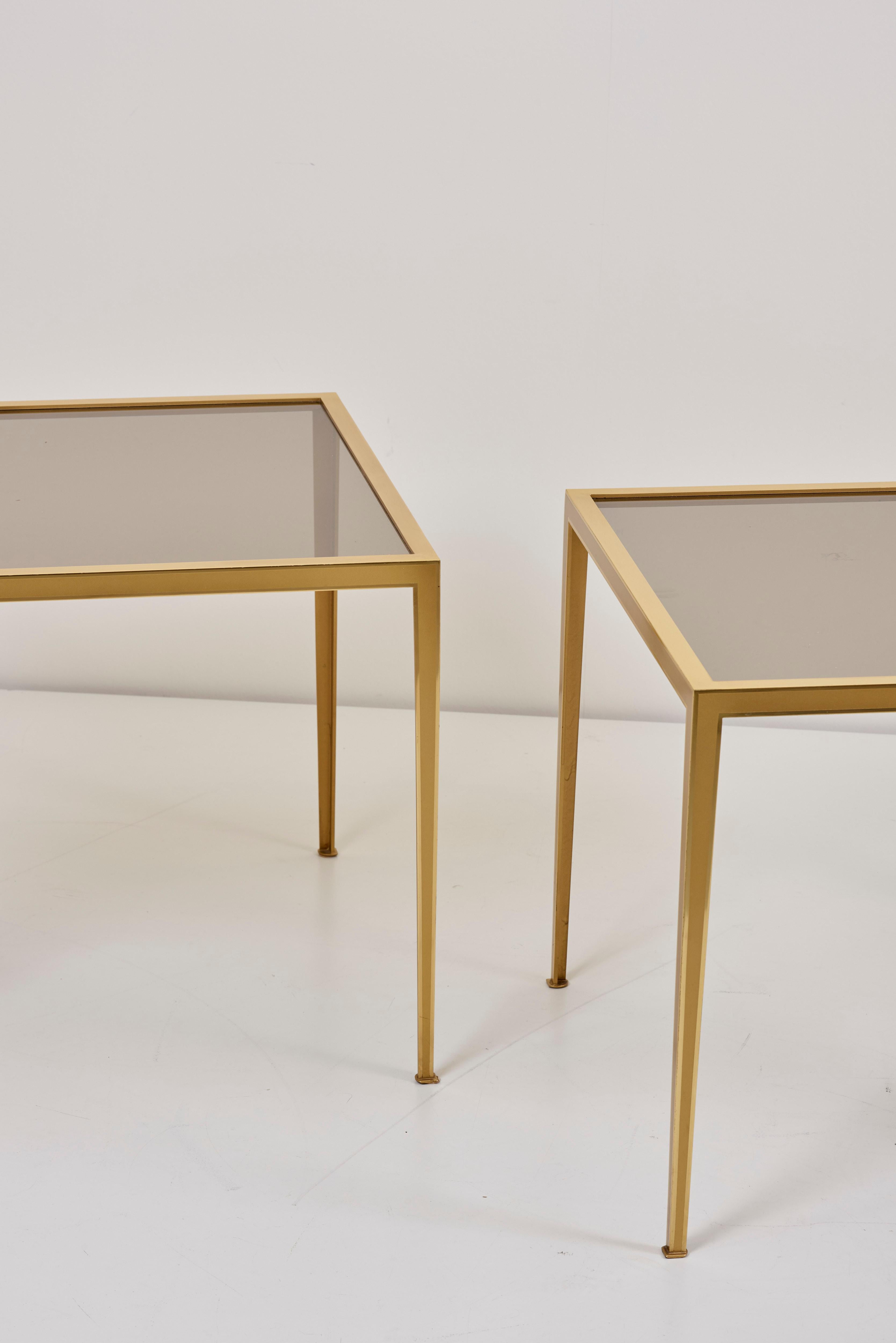 Hollywood Regency Set of Two Brass and Glass Nesting Tables by Münchner Werkstätten