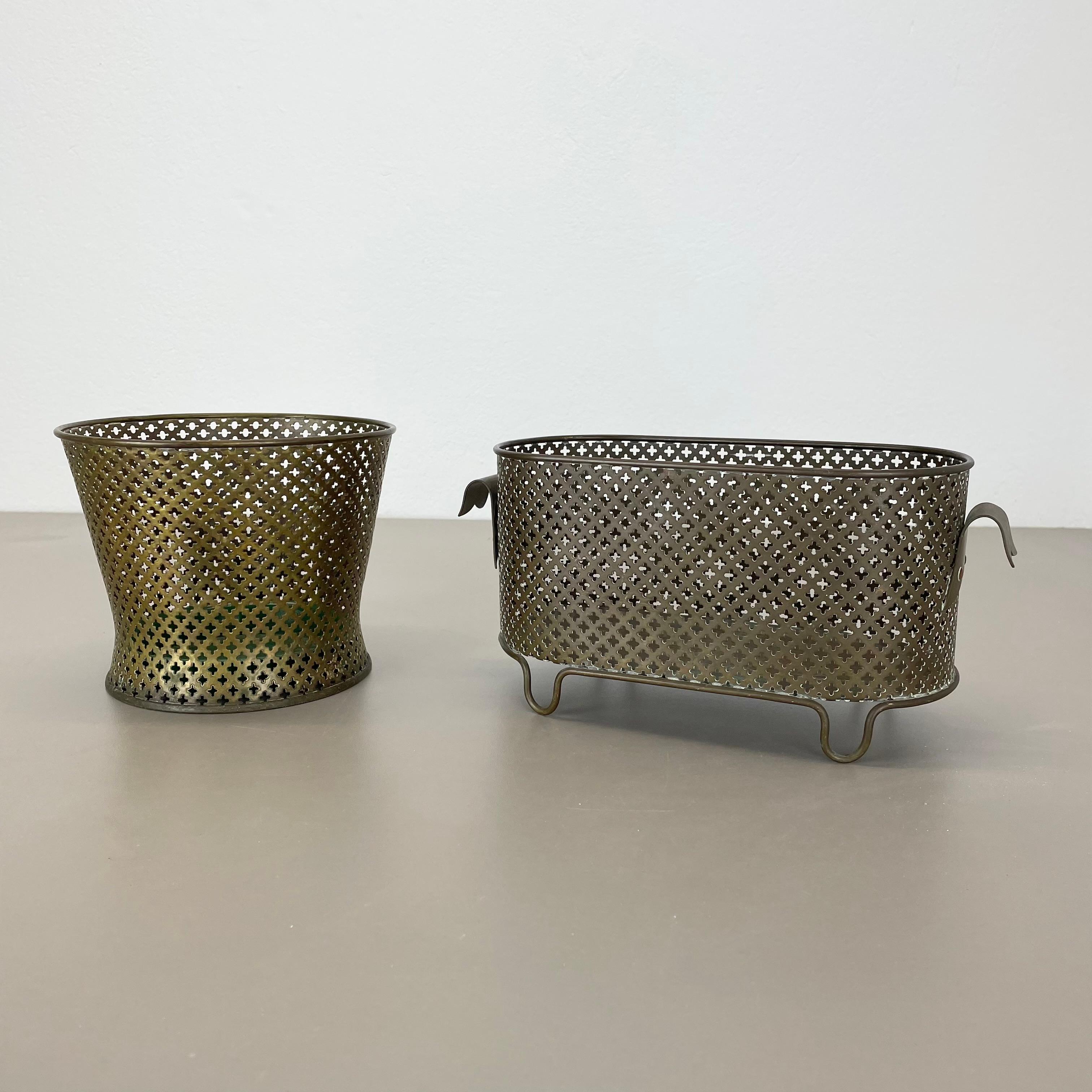 Article:

Set of two modernist metal plant pots.


Design:

attributed to Mathieu Mategot


Origin: 

France


Description:

This original set of twomodernist plant pots vases was produced in the 1950s in France. its is attributed to be designed and