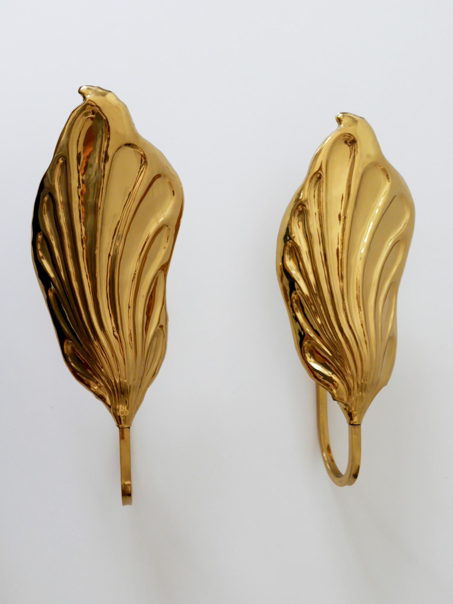 Set of two lovely Mid-Century Modern brass 'Leaf' wall lamps or sconces. Designed by Carlo Giorgi for Bottega Gadda, 1970s, Italy.

Executed in brass, each lamp needs 1 x E14 / E12 Edison screw fit bulb. Max. 40 Watt. The lights are complete, wired,