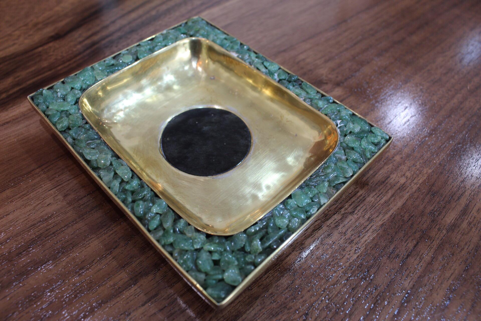 These trays are part of the Mexican modernism we present to you. We believe this set of two brass trays with semi precious stones, are pieces that were part of Frank B. Kyle's Mexico City showroom who were commissioned to well-known metal workshops.