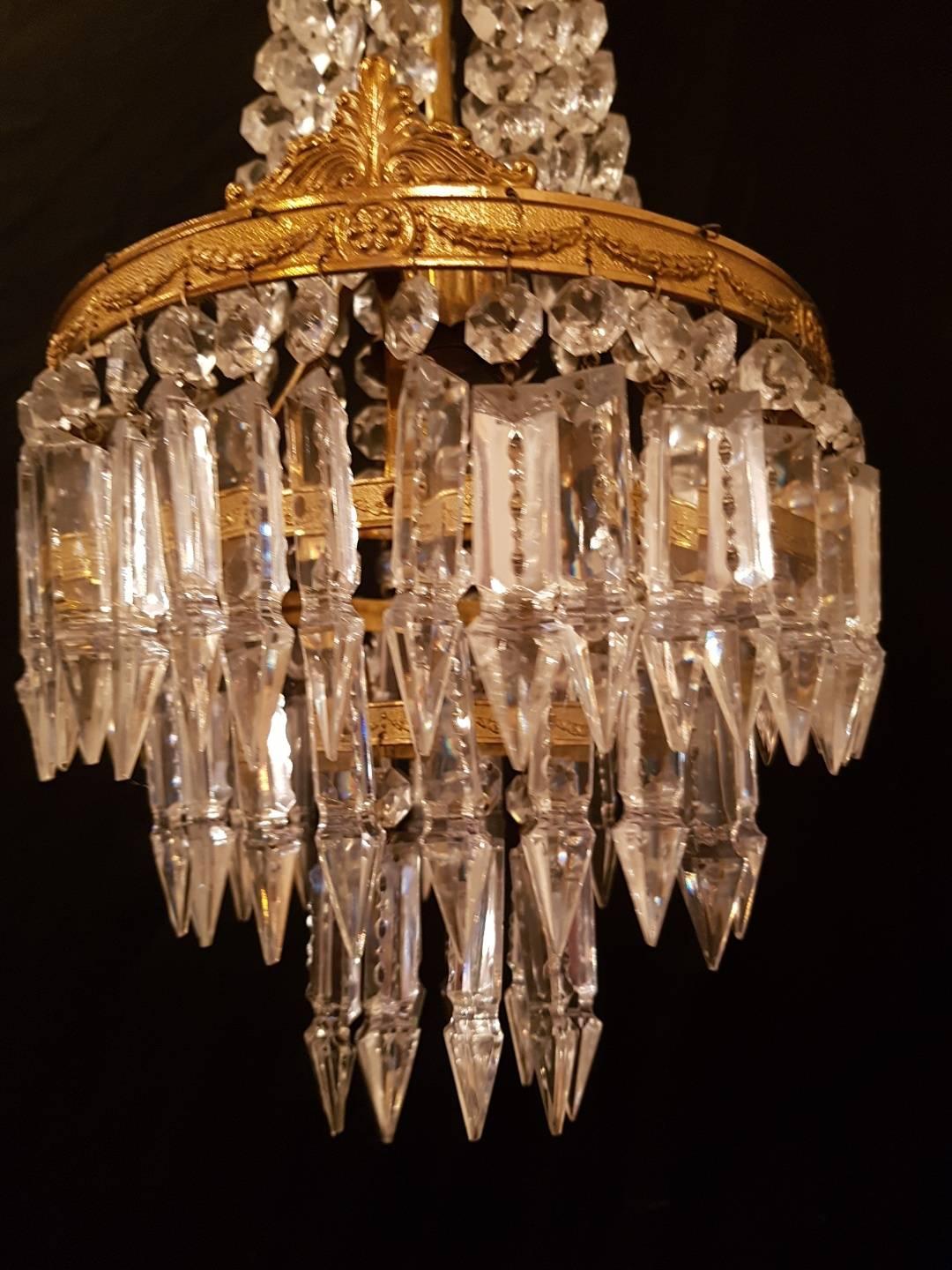 Mid-20th Century Set of Two Bronze and Crystal Chandeliers in Sac a Perle Style For Sale