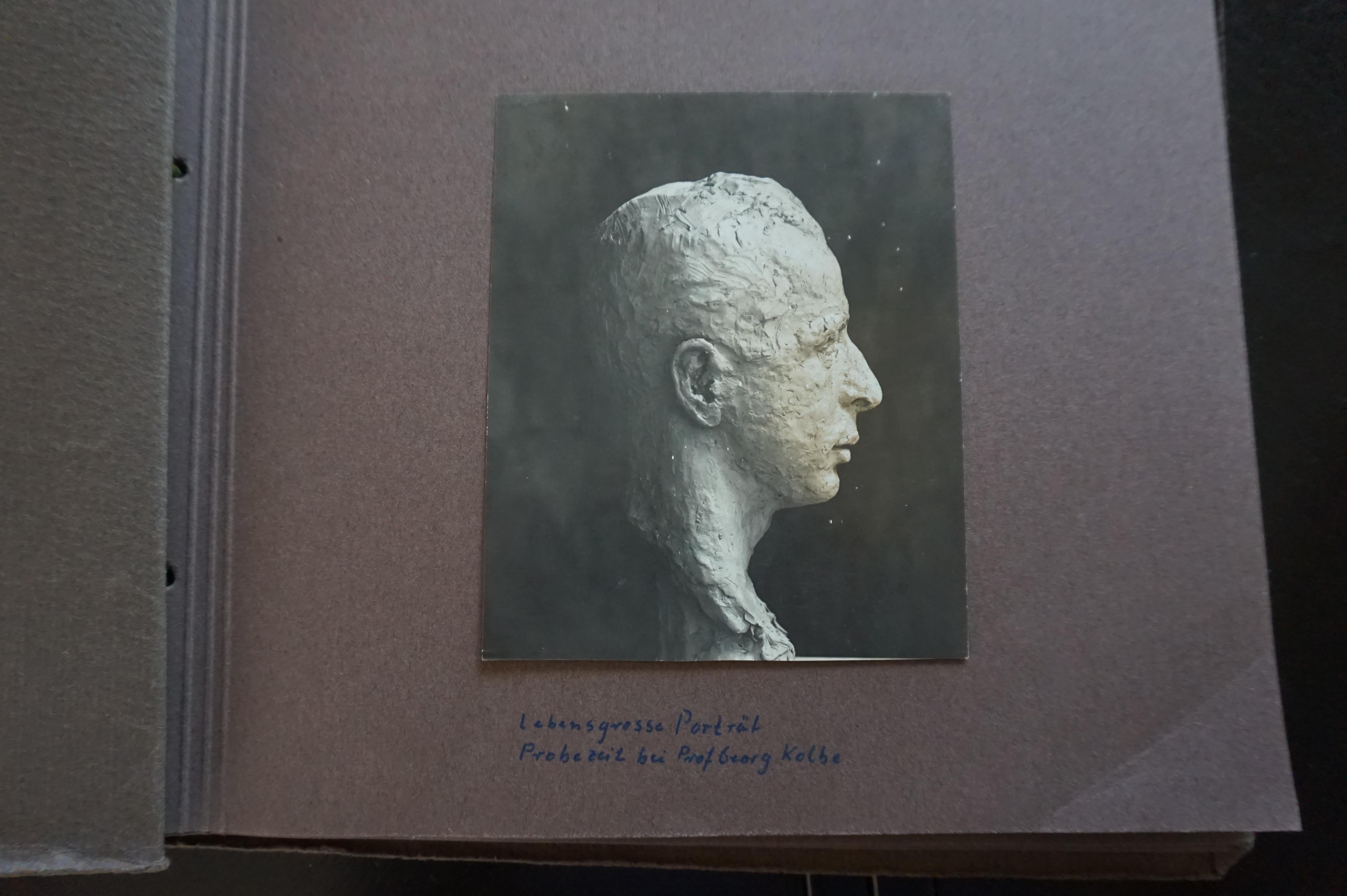 Set di due busti in bronzo su stele di granito di un allievo di Georg Kolbe, 1925 in vendita 7