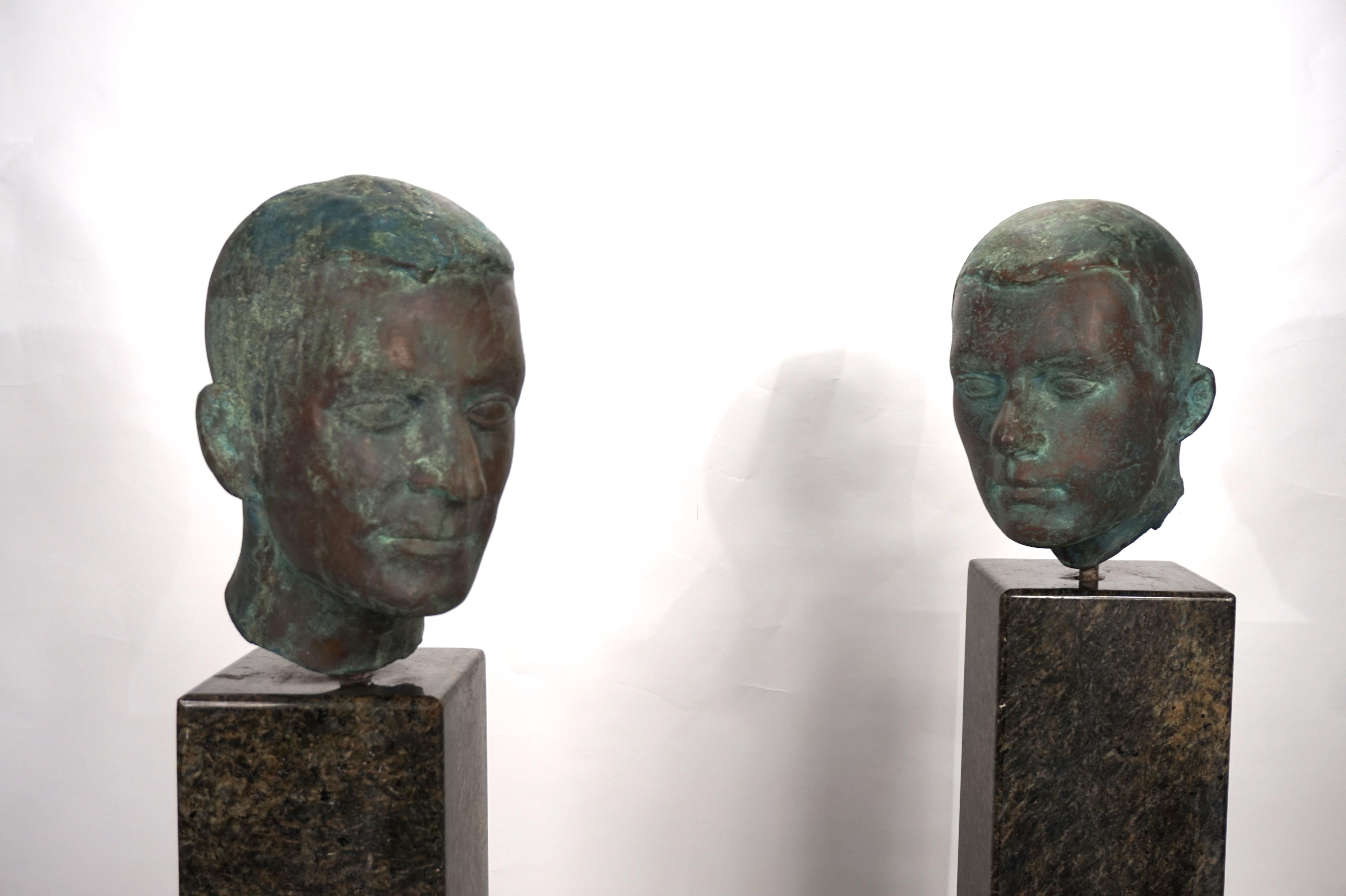 Tedesco Set di due busti in bronzo su stele di granito di un allievo di Georg Kolbe, 1925 in vendita