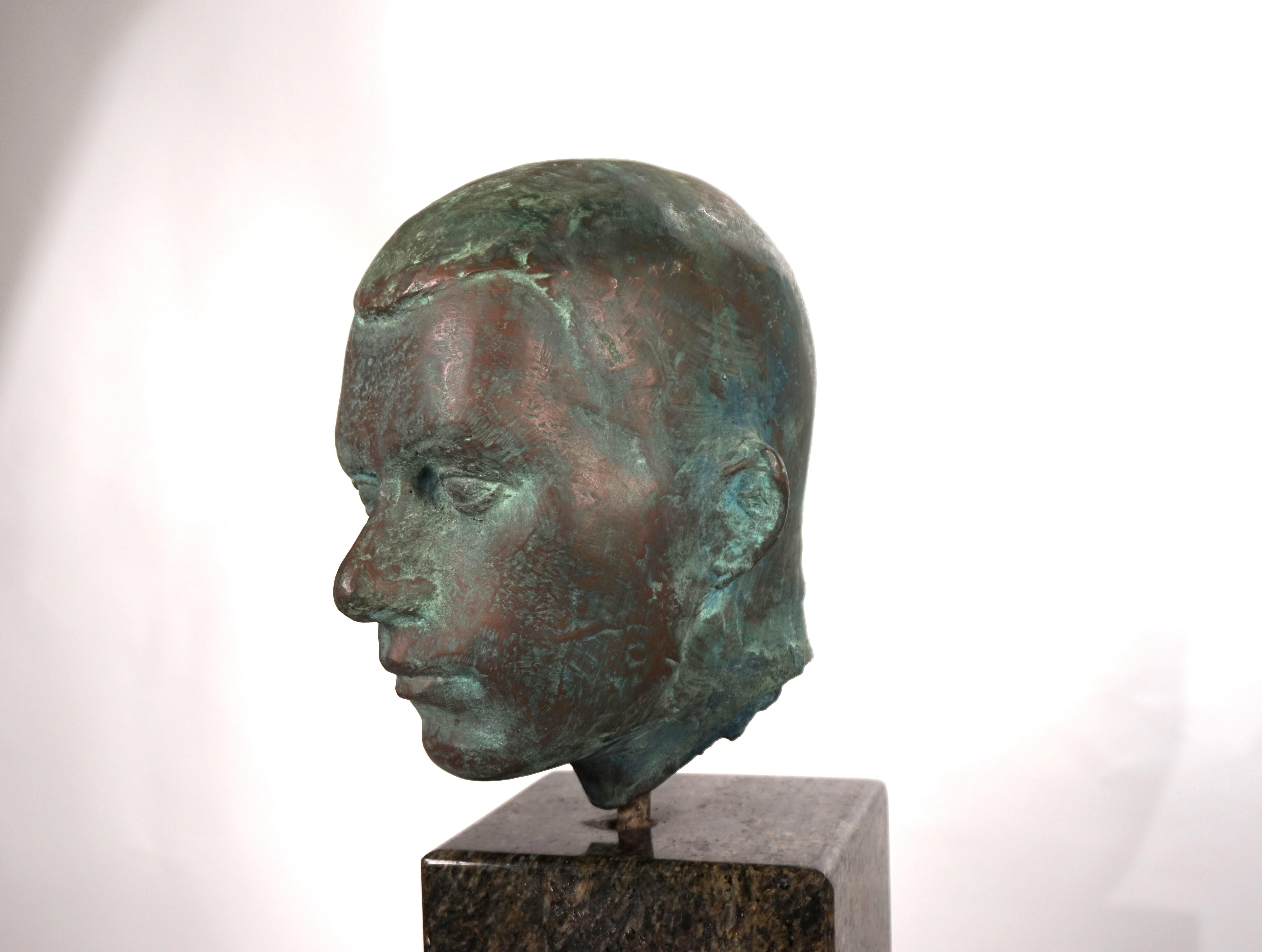 Inizio XX secolo Set di due busti in bronzo su stele di granito di un allievo di Georg Kolbe, 1925 in vendita