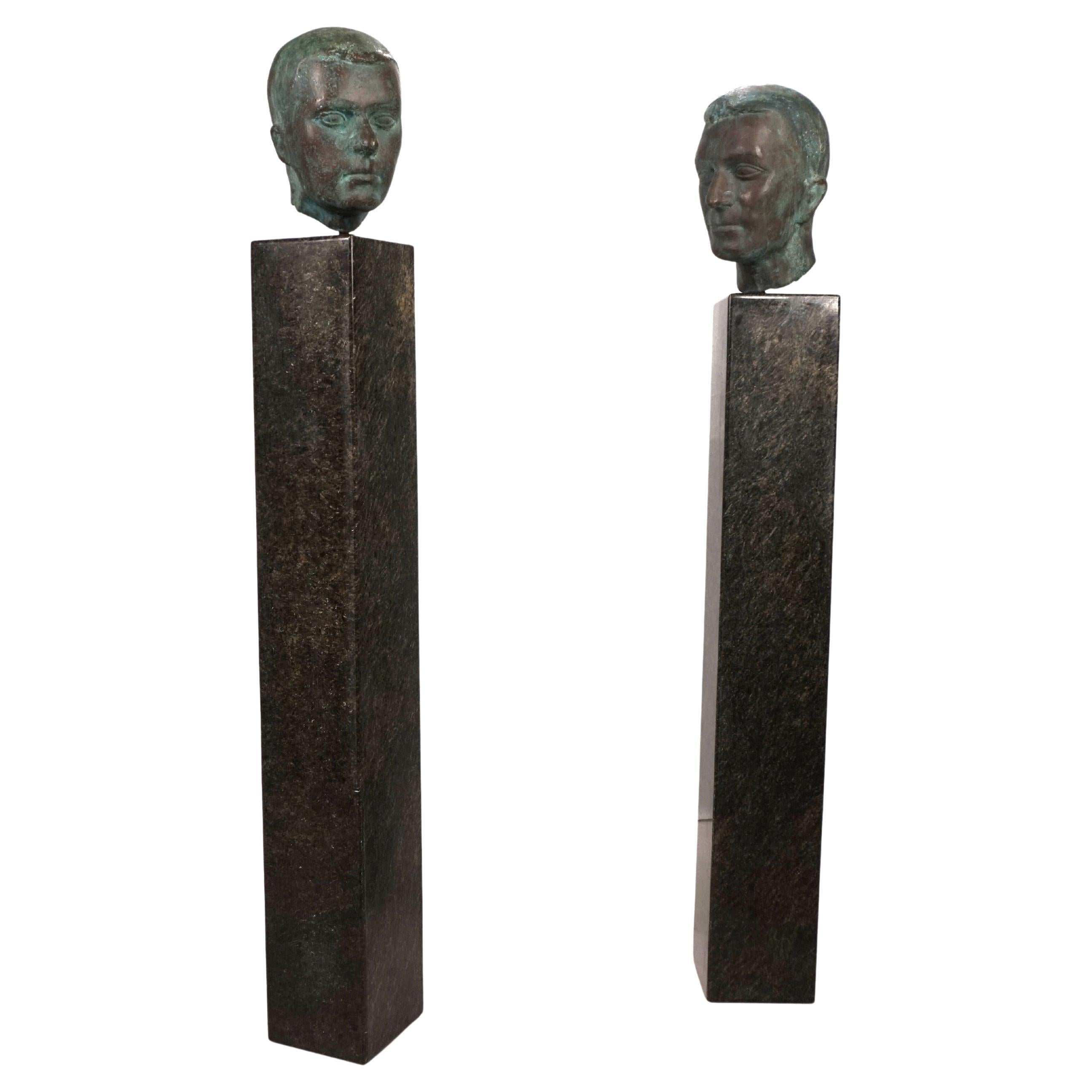 Set di due busti in bronzo su stele di granito di un allievo di Georg Kolbe, 1925 in vendita