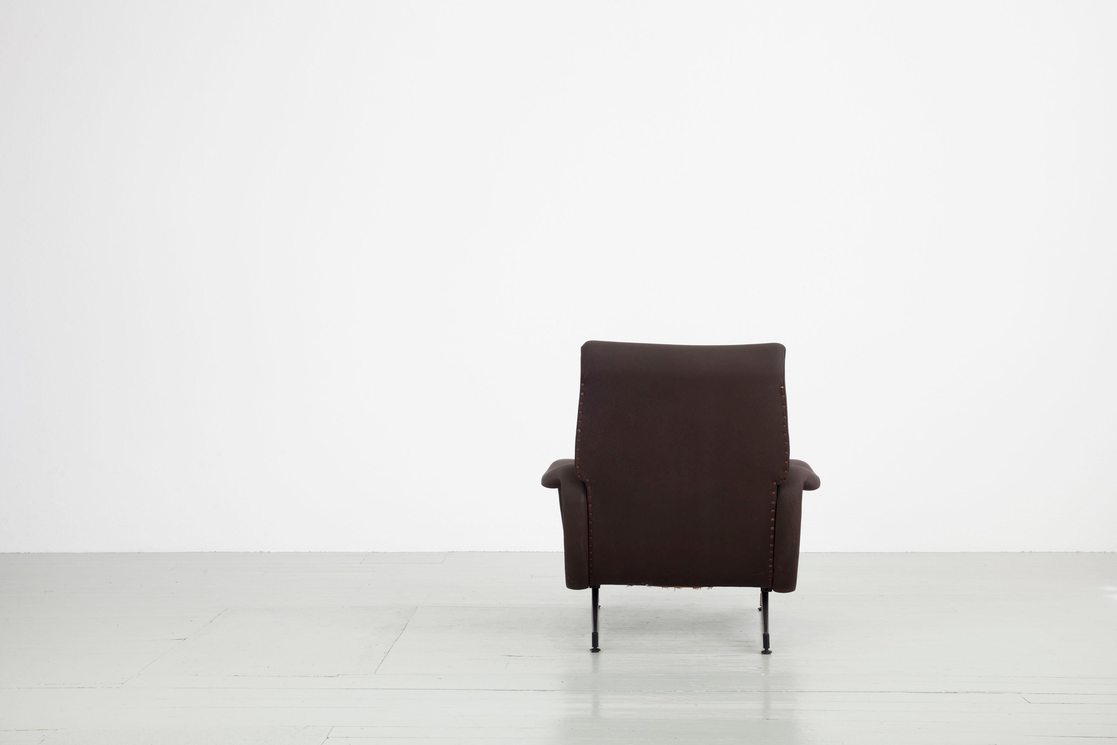 Satz von zwei braunen Sesseln in der Art von Marco Zanuso, Damenstühle, Italien im Zustand „Relativ gut“ im Angebot in Wolfurt, AT
