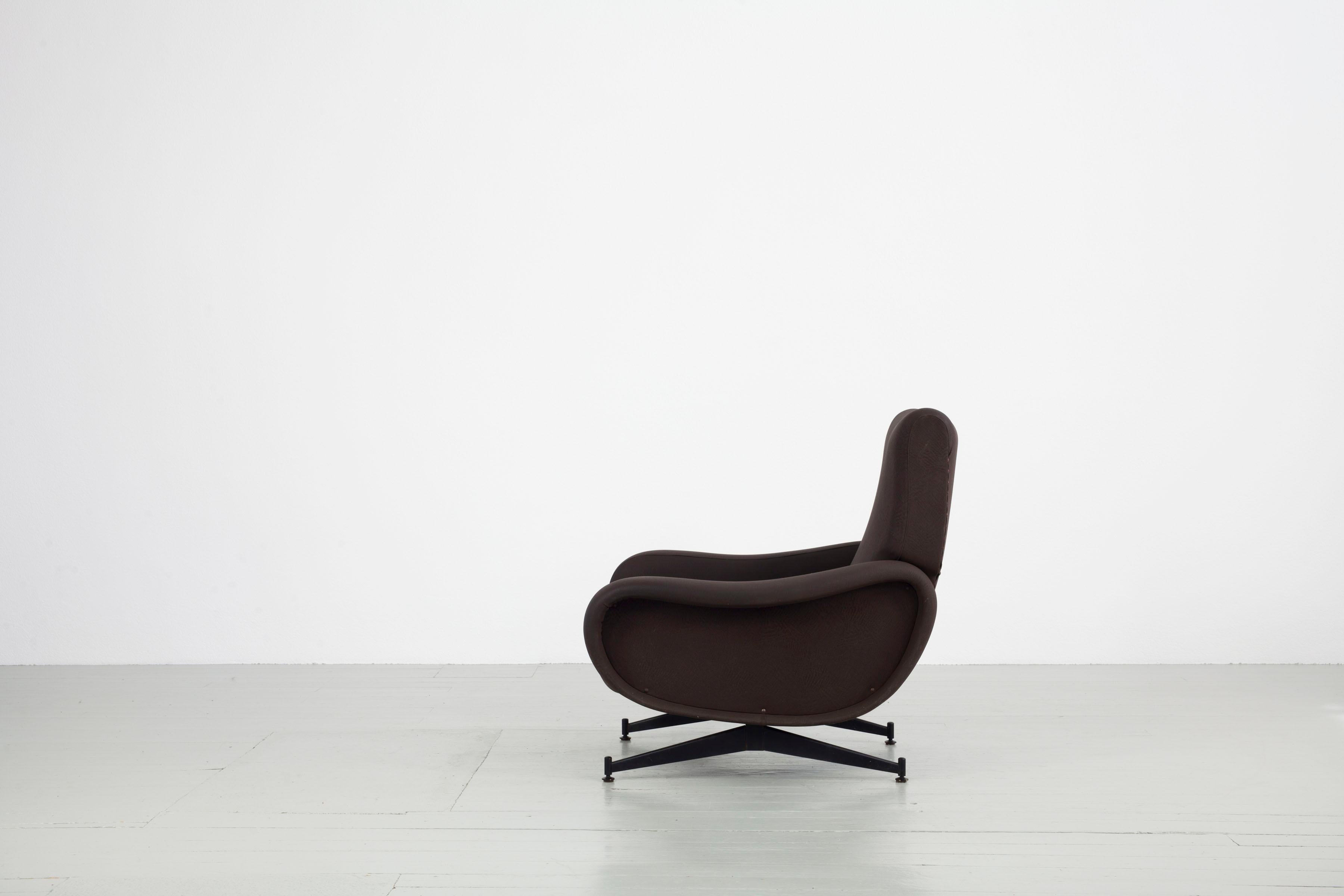 Satz von zwei braunen Sesseln in der Art von Marco Zanuso, Damenstühle, Italien (Metall) im Angebot
