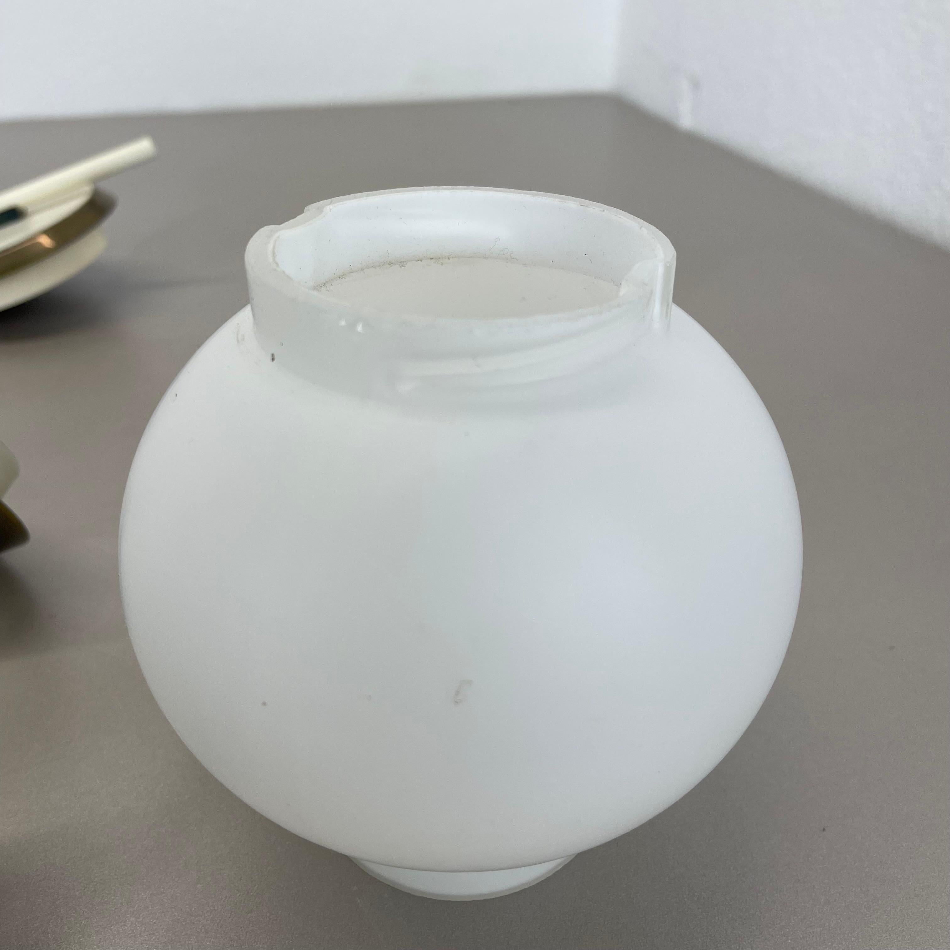 Set von zwei brutalistischen Wandleuchten aus Messing und Glas, Frankreich 1960er Jahre im Angebot 11