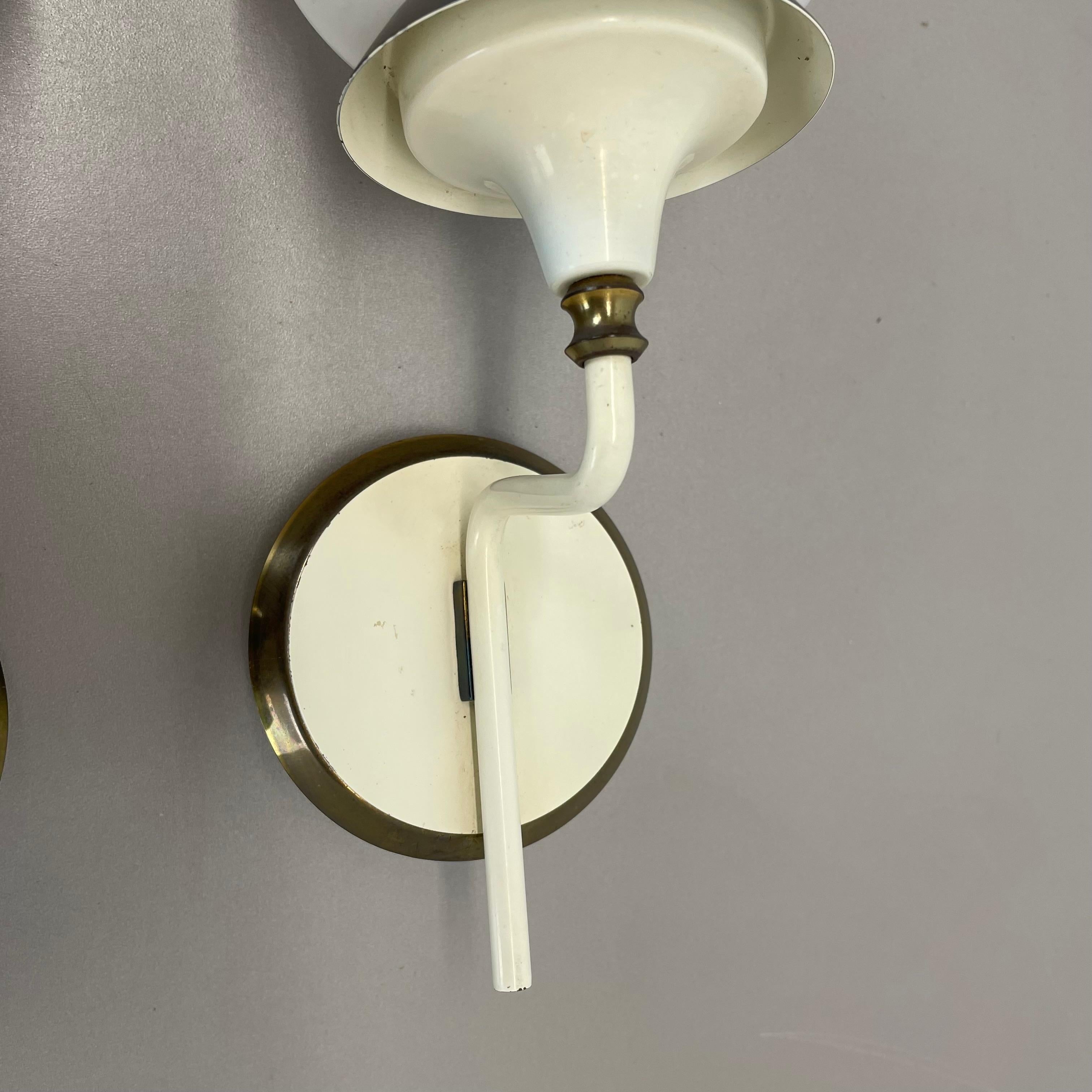 Set von zwei brutalistischen Wandleuchten aus Messing und Glas, Frankreich 1960er Jahre (Metall) im Angebot
