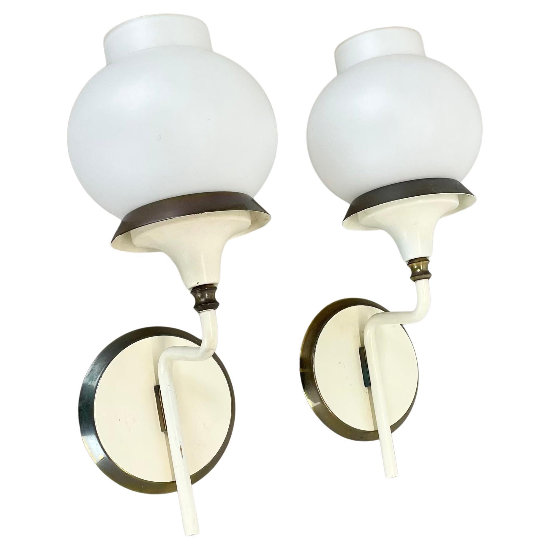 Set von zwei brutalistischen Wandleuchten aus Messing und Glas, Frankreich 1960er Jahre im Angebot