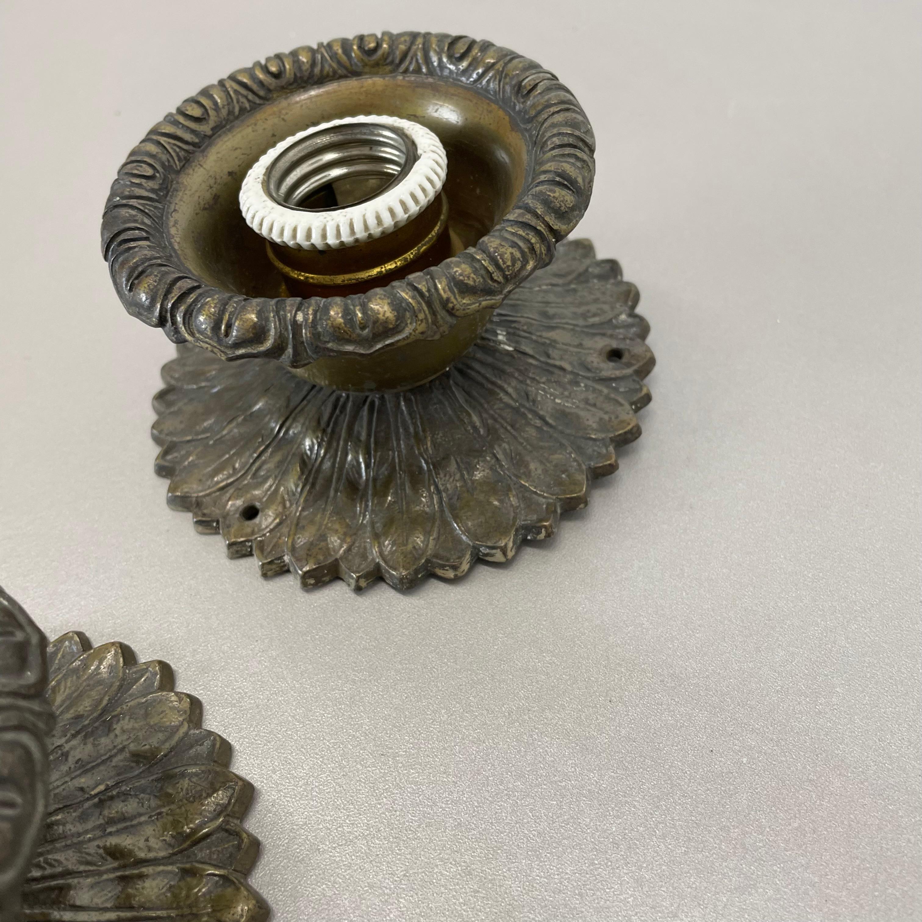 Set di due lampade a soffitto brutaliste in bronzo 