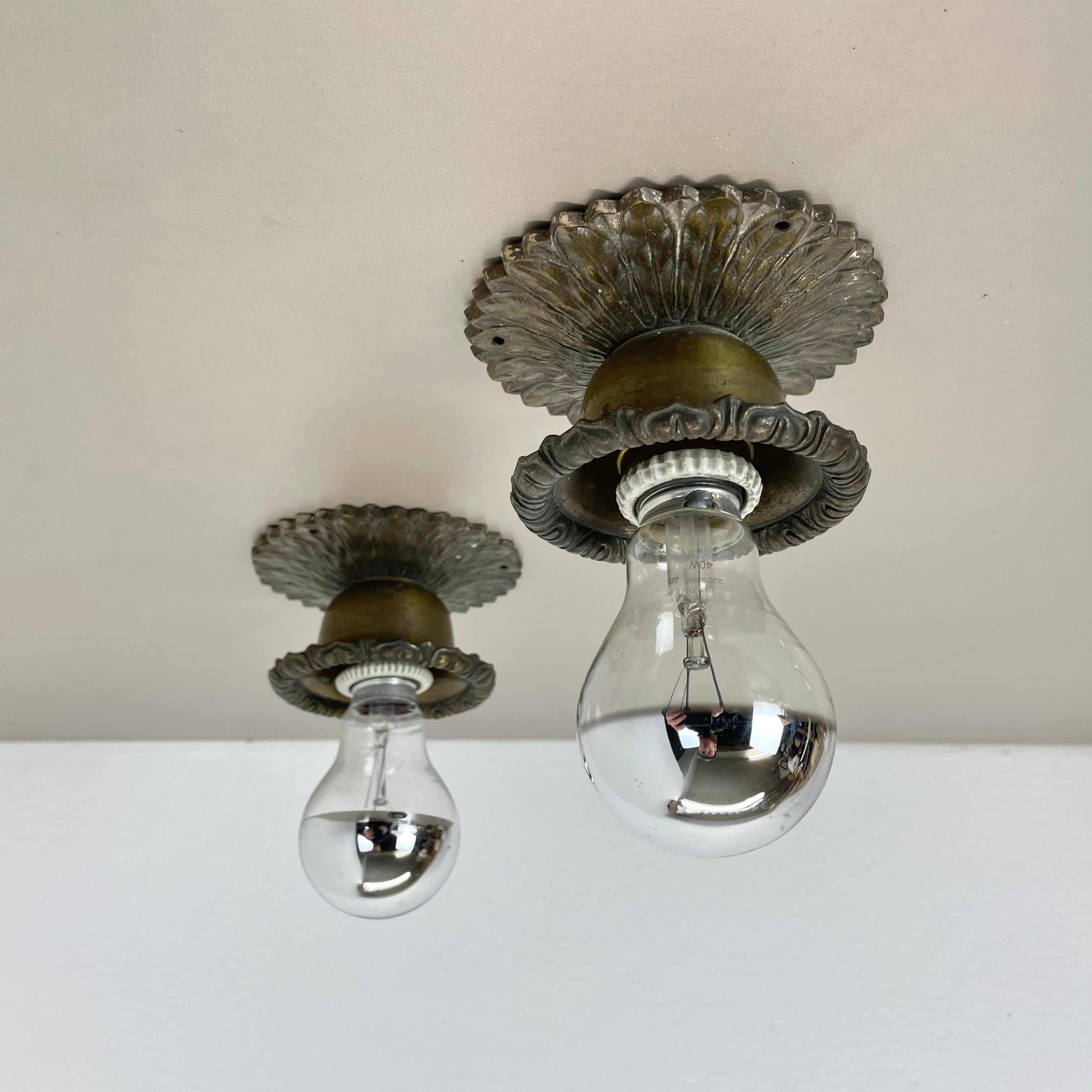 Set di due lampade a soffitto brutaliste in bronzo 