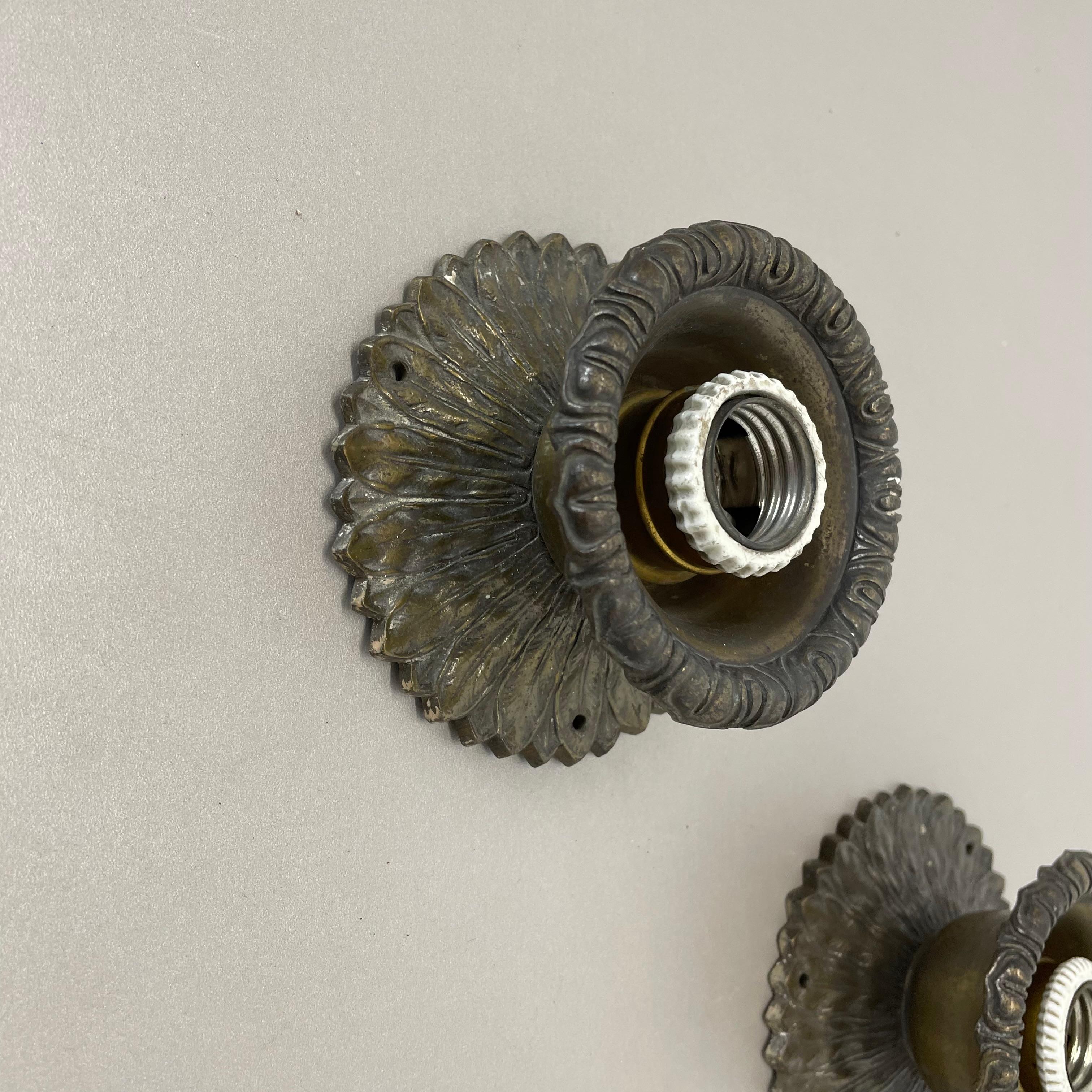 Set di due lampade a soffitto brutaliste in bronzo 