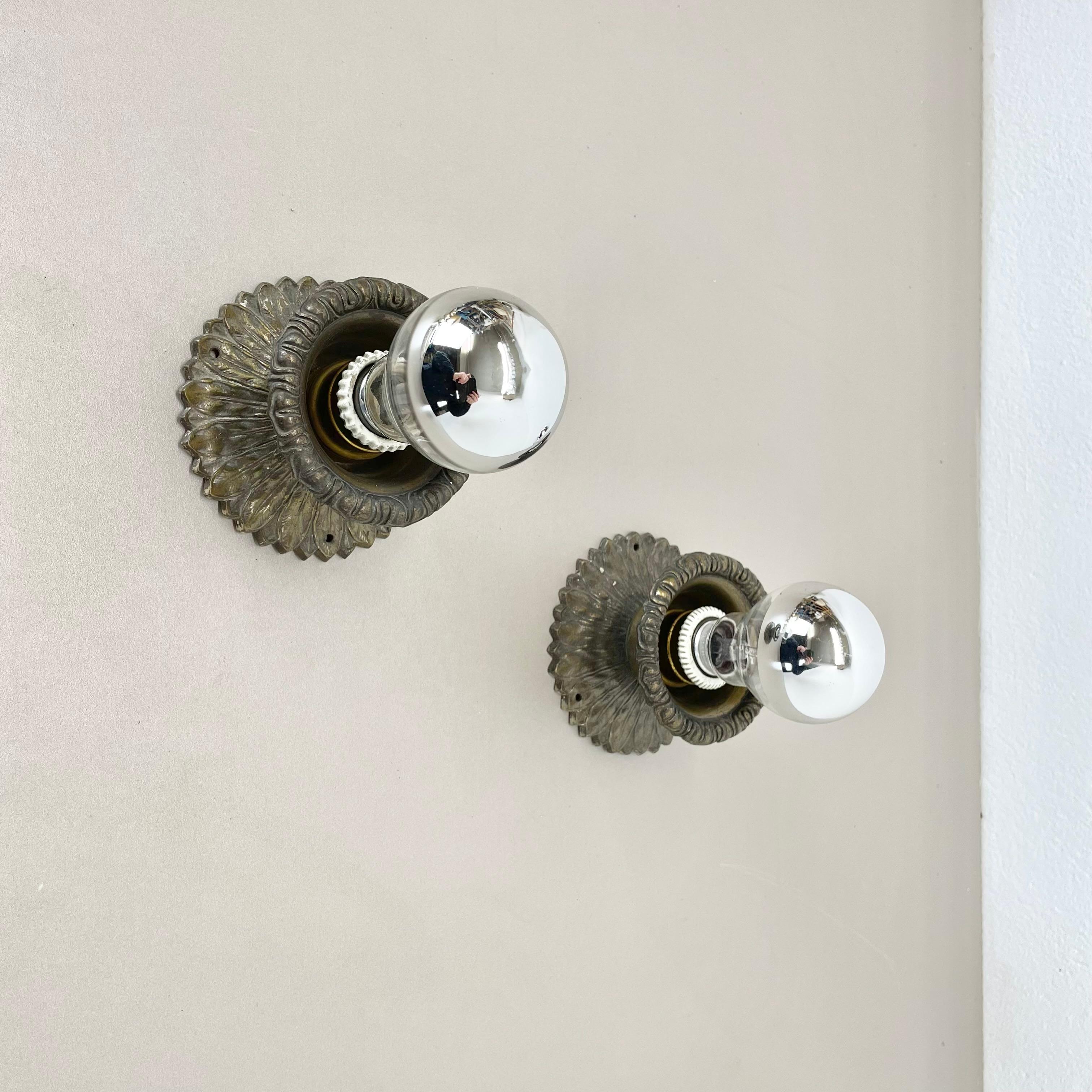 Mid-Century moderno Set di due lampade a soffitto brutaliste in bronzo 