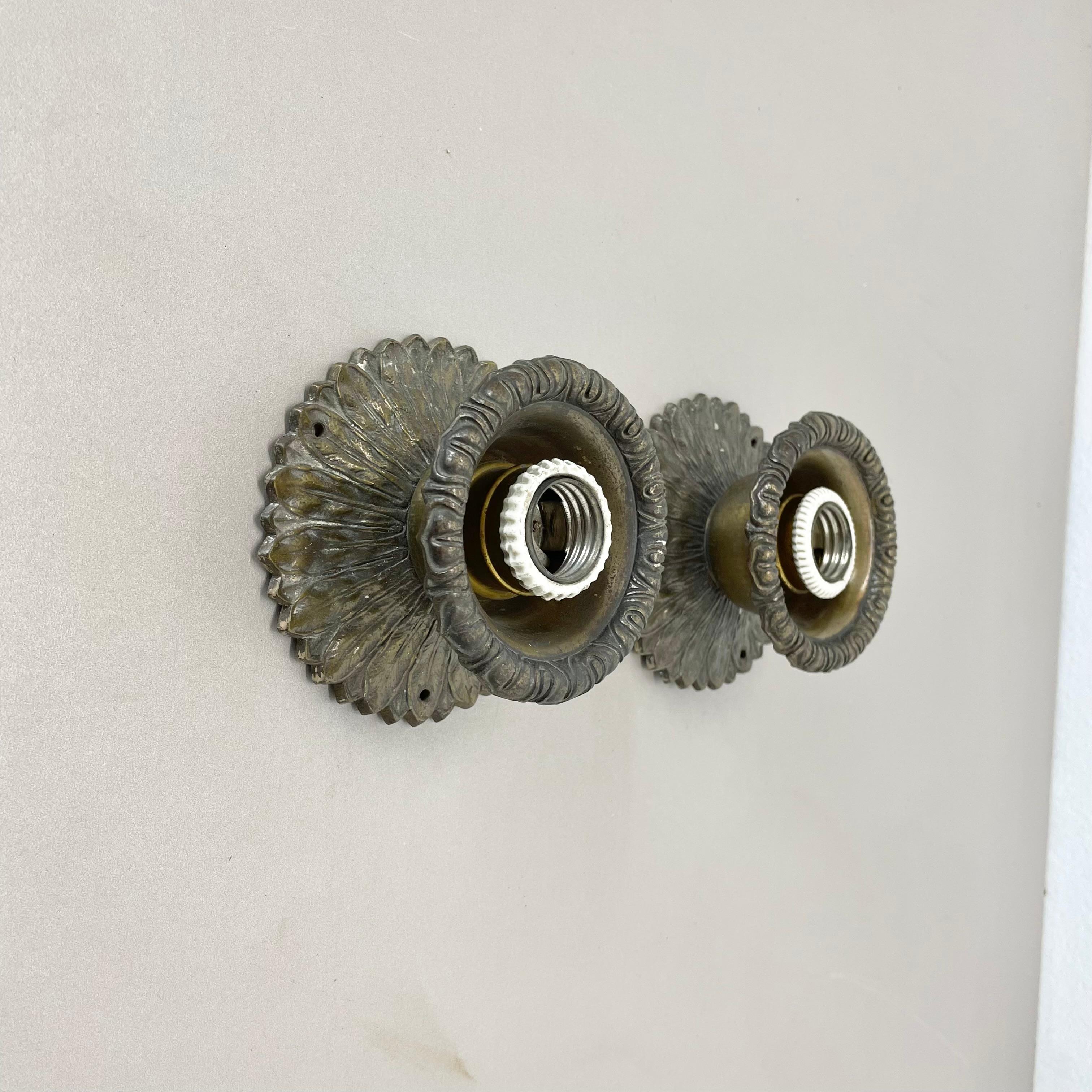 Metallo Set di due lampade a soffitto brutaliste in bronzo 