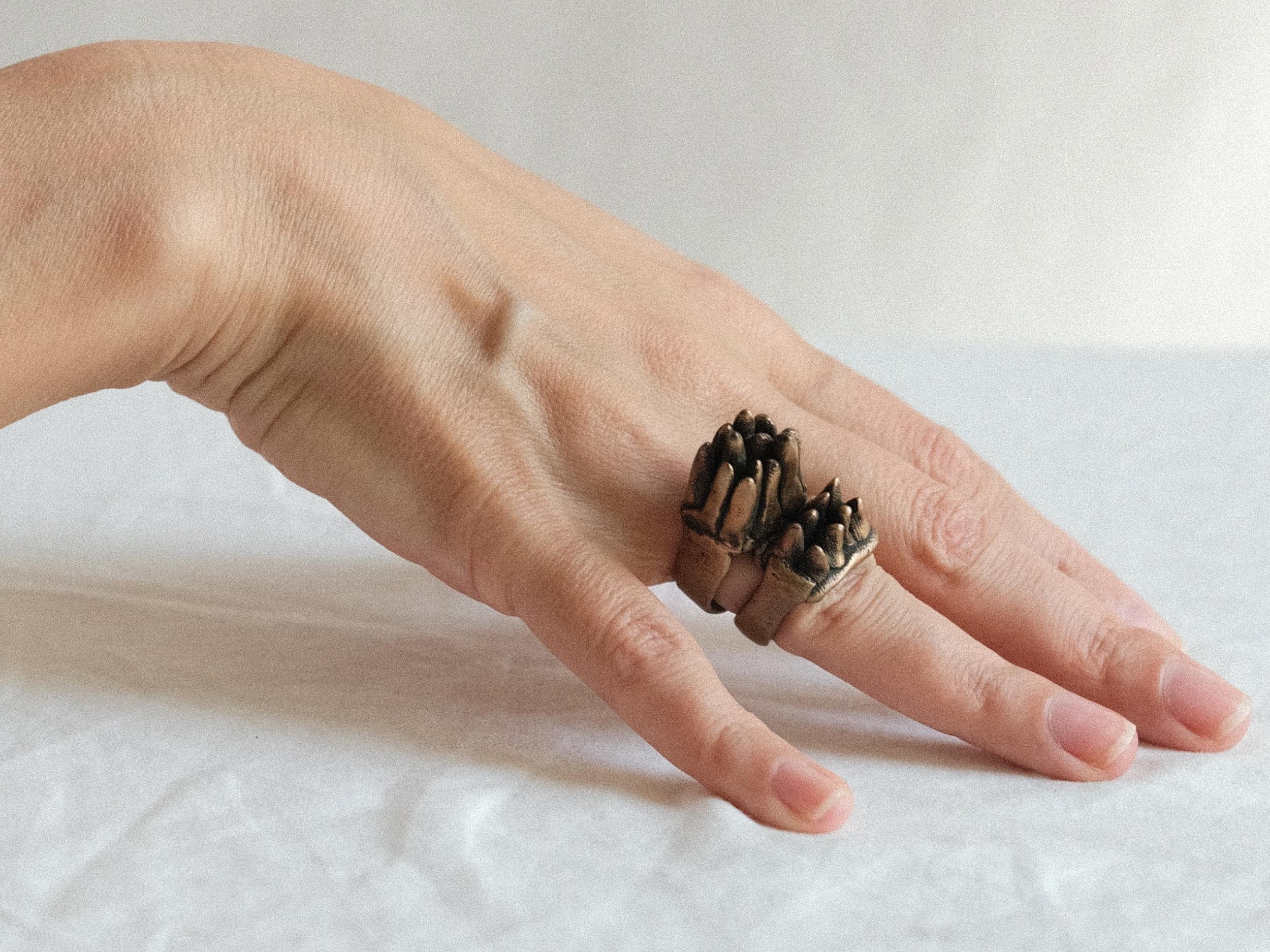 Set of two Brutalist Bronze Sculptural Rings in the style of Louise Bourgeois For Sale 14