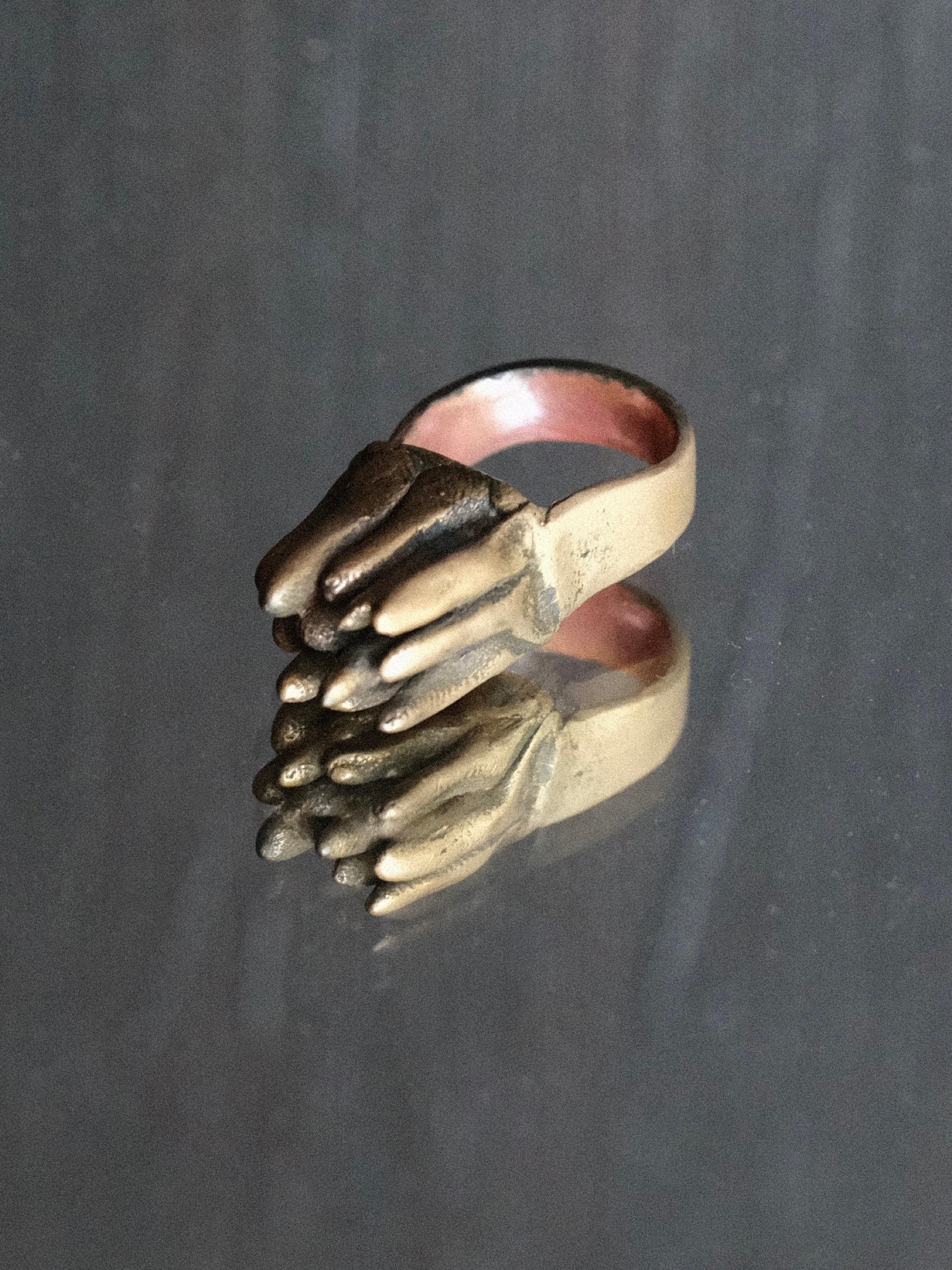 Set of two Brutalist Bronze Sculptural Rings in the style of Louise Bourgeois For Sale 15