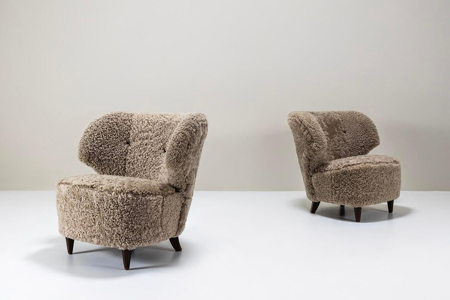 Satz von zwei Carl-Johan Boman-Loungesesseln aus Schafsleder für Oy Boman Ab, 1940er Jahre im Angebot 8