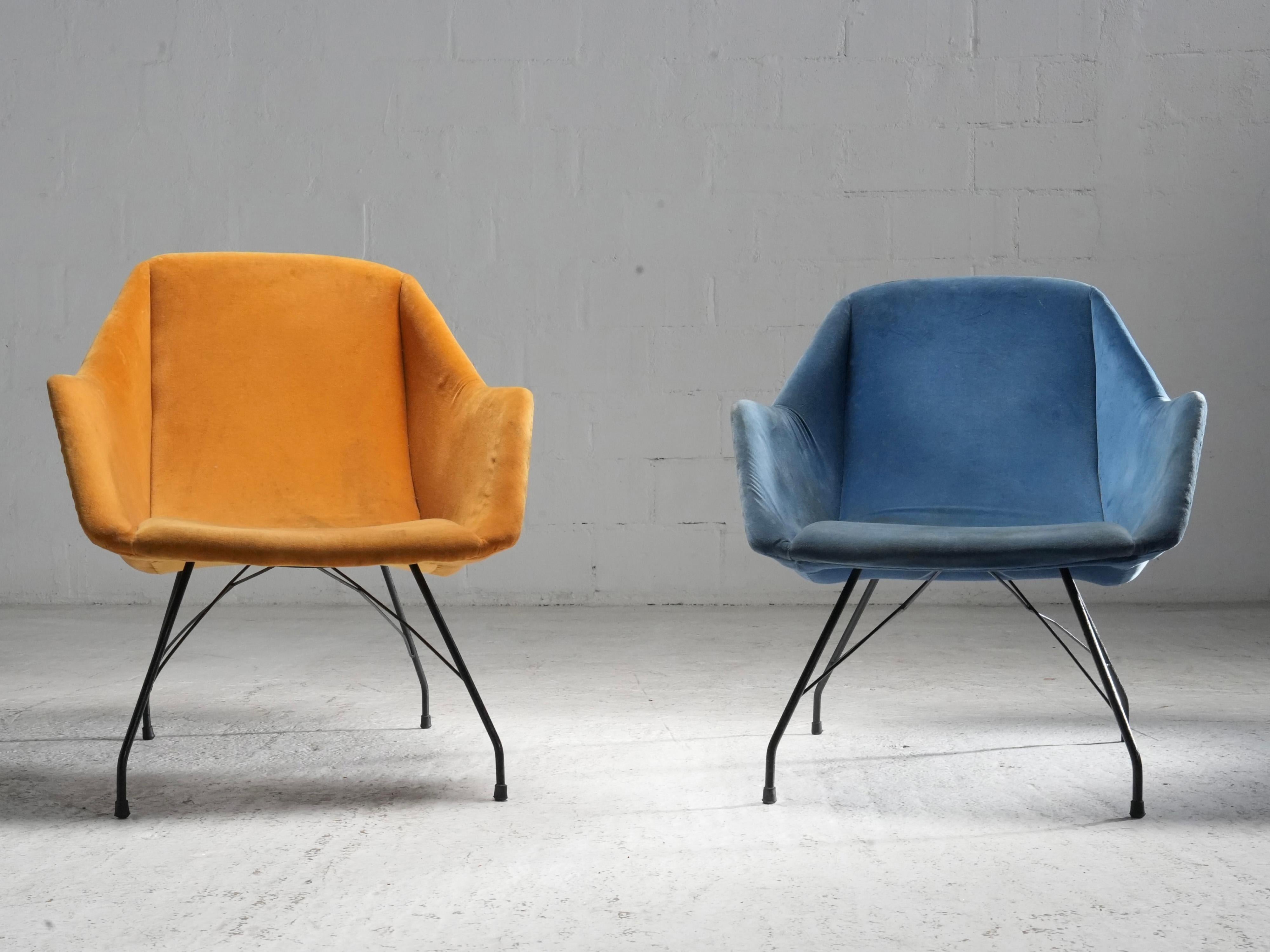 Ensemble de deux chaises longues Carlo Hauner et Martin Eisler, Brésil, années 1960

Cet élégant ensemble de chaises longues concilie parfaitement un design minimaliste et un confort exceptionnel. Dotées d'une structure métallique légère et de